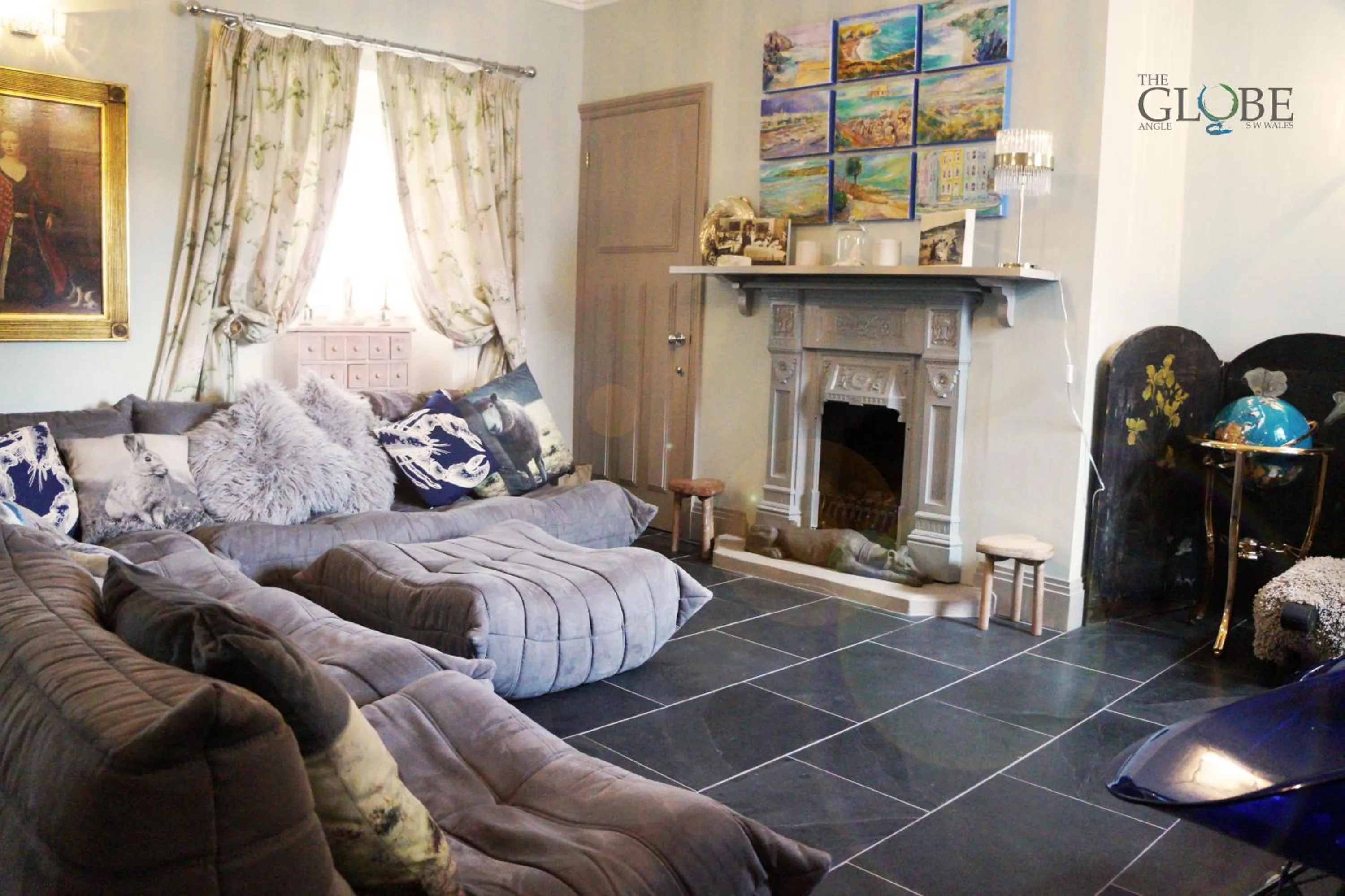 Seating area in The Globe Angle