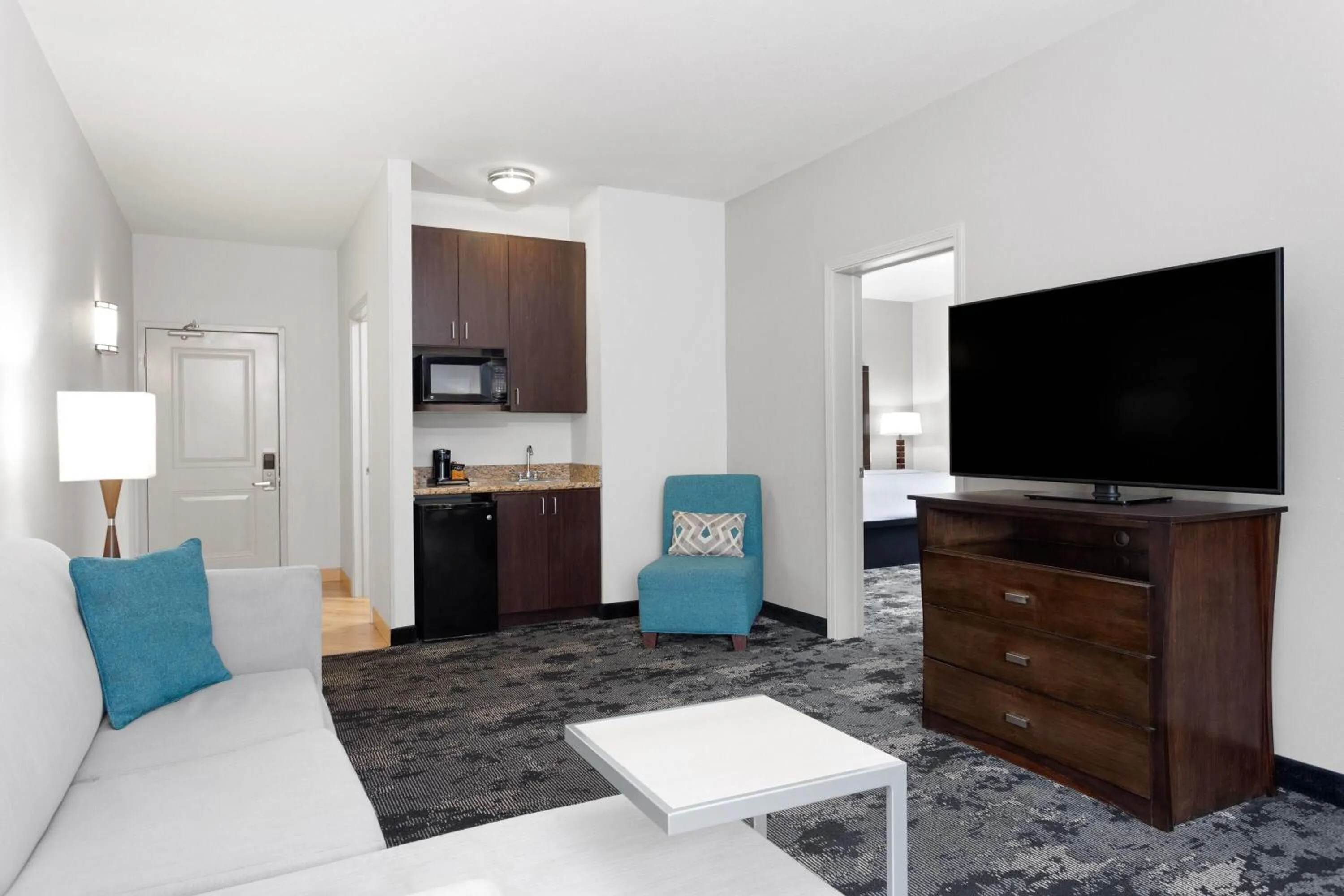 Photo of the whole room in La Quinta by Wyndham Columbus - Edinburgh