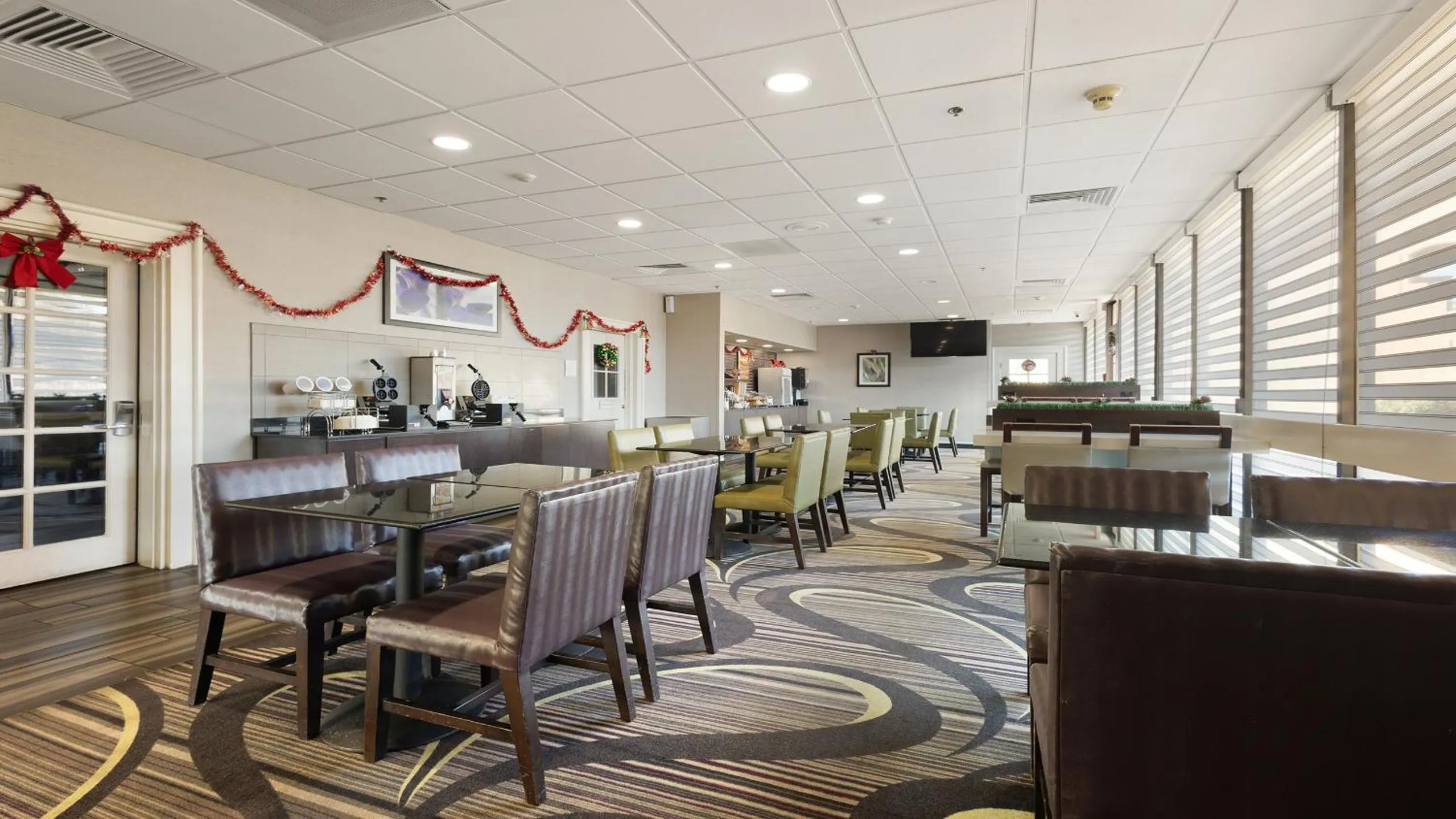 Breakfast in Howard Johnson by Wyndham Sacramento Downtown