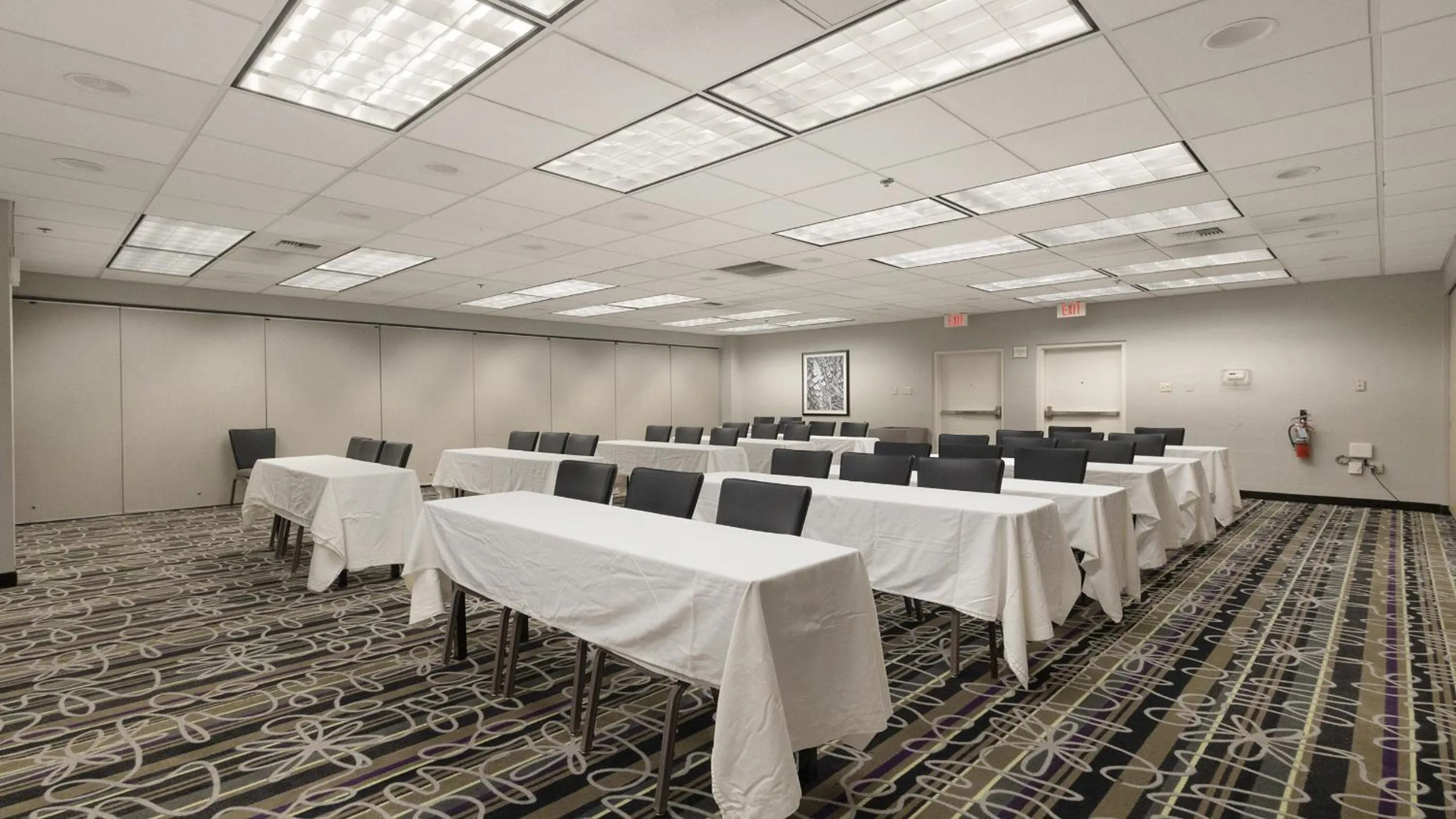 Meeting/conference room in Howard Johnson by Wyndham Sacramento Downtown