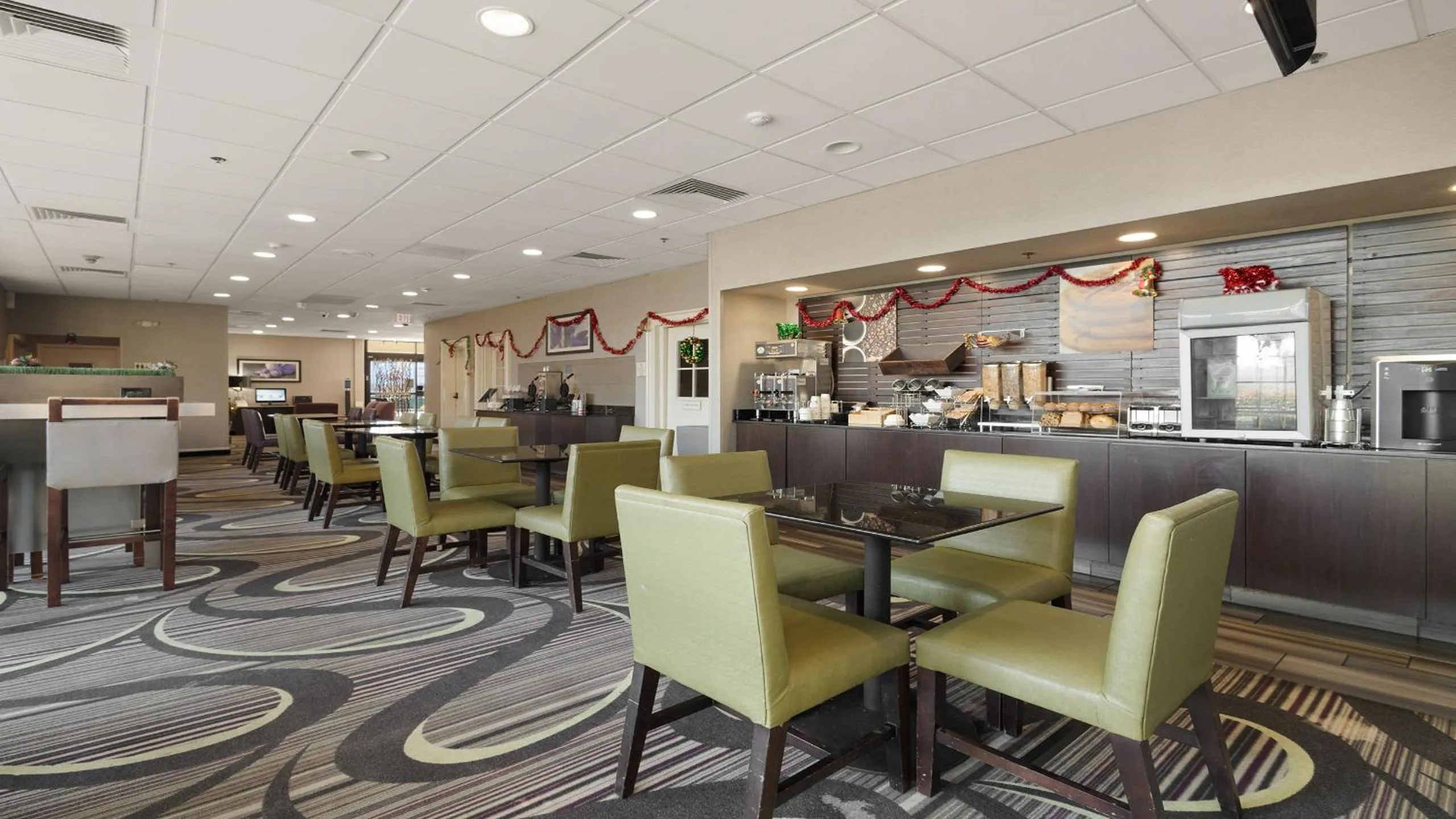 Breakfast in Howard Johnson by Wyndham Sacramento Downtown
