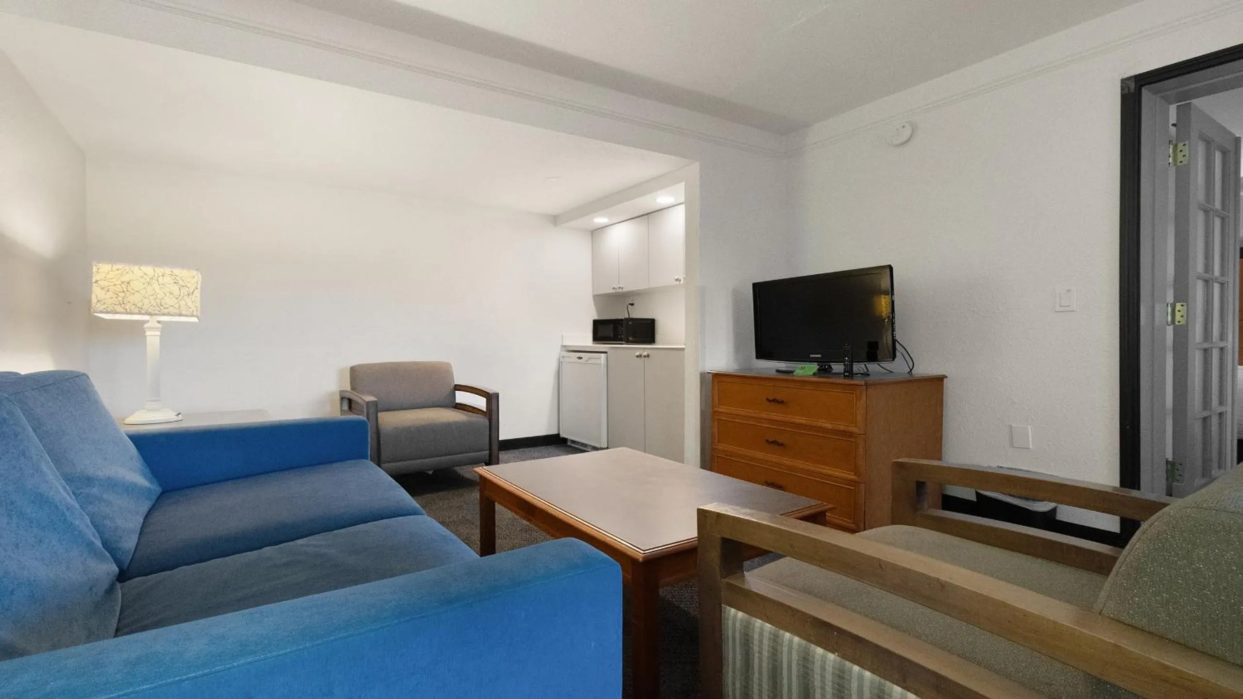 Bedroom in Howard Johnson by Wyndham Sacramento Downtown