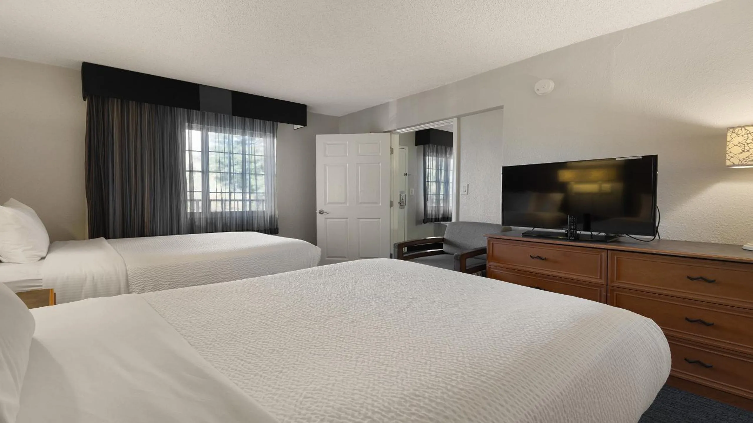 Bedroom, Bed in Howard Johnson by Wyndham Sacramento Downtown