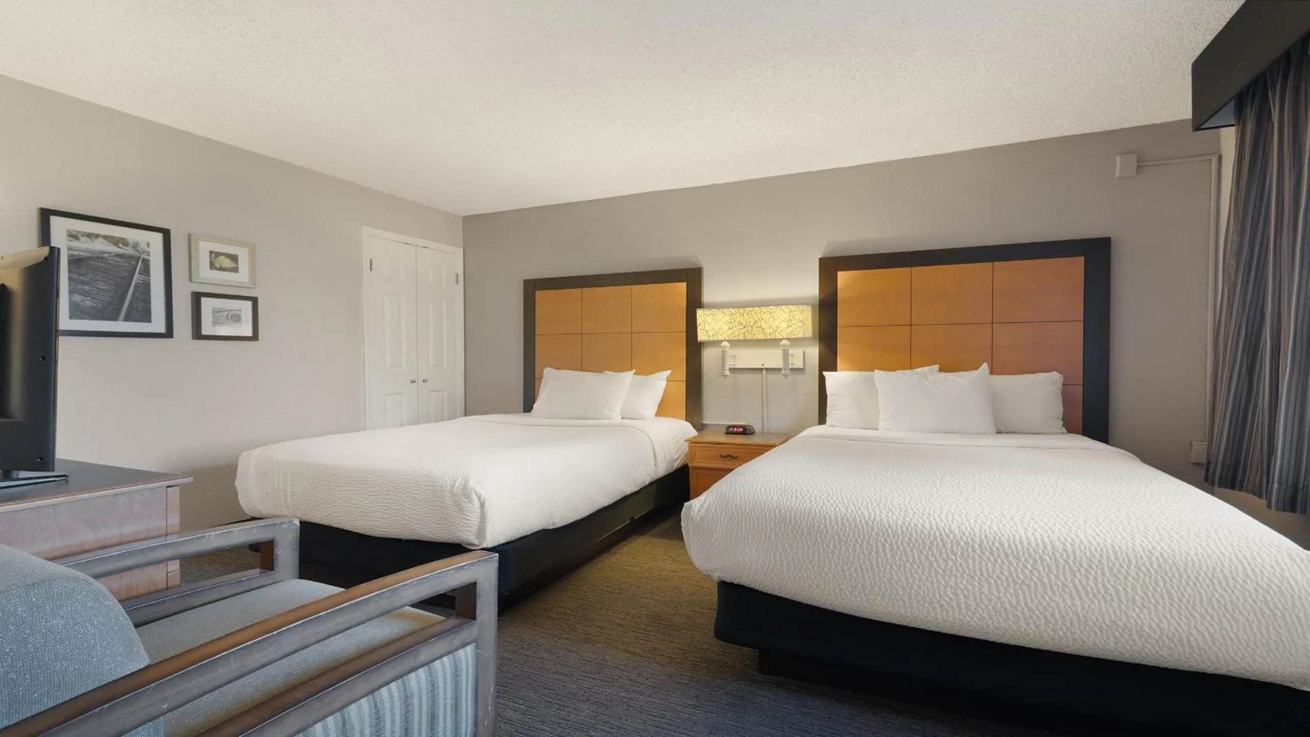 Bedroom, Bed in Howard Johnson by Wyndham Sacramento Downtown