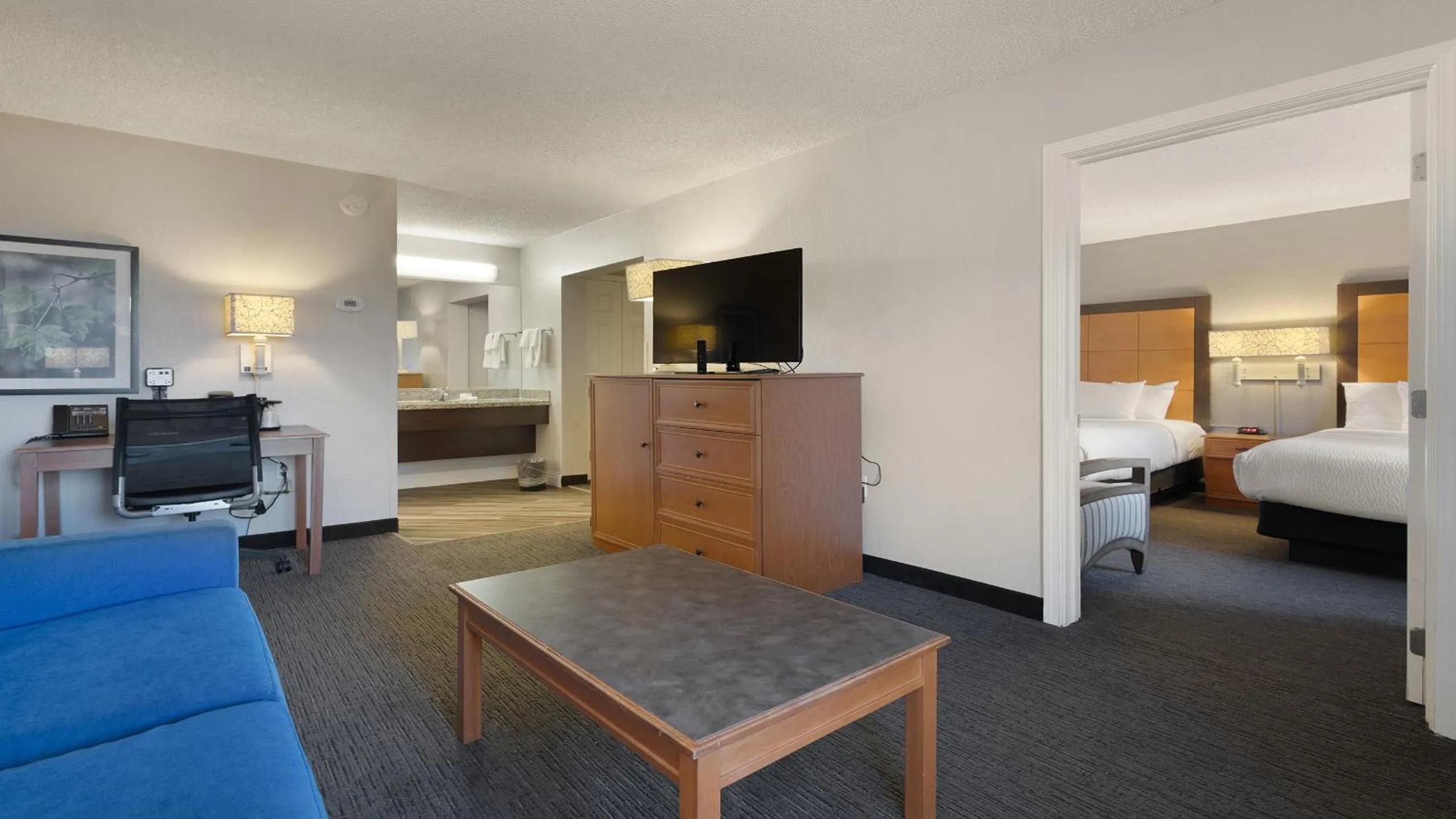 Bedroom, Bed in Howard Johnson by Wyndham Sacramento Downtown