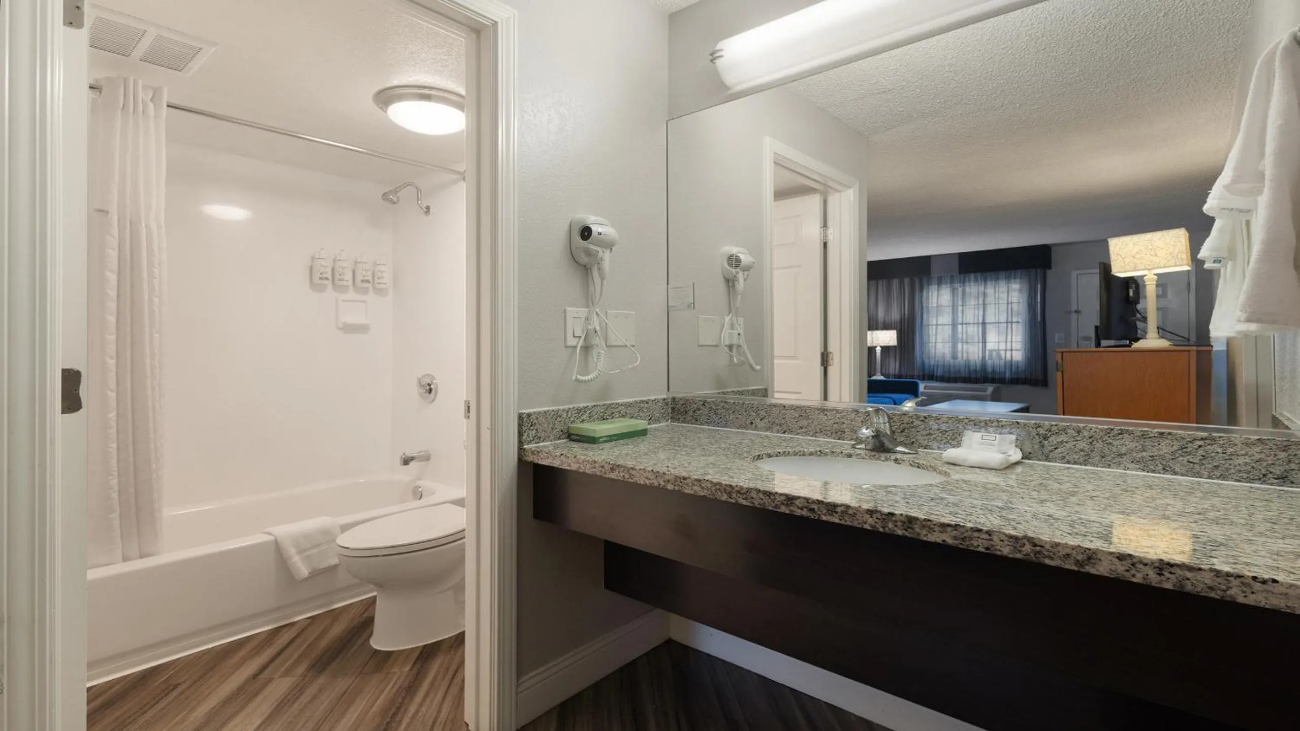 Bathroom in Howard Johnson by Wyndham Sacramento Downtown