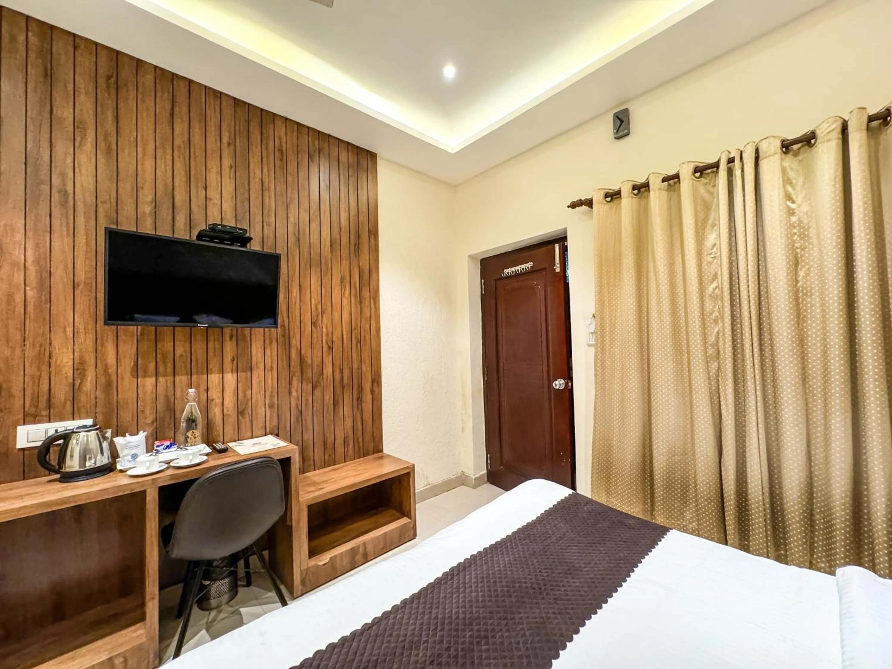 TV and multimedia in Hotel Nirvana Palace Rishikesh