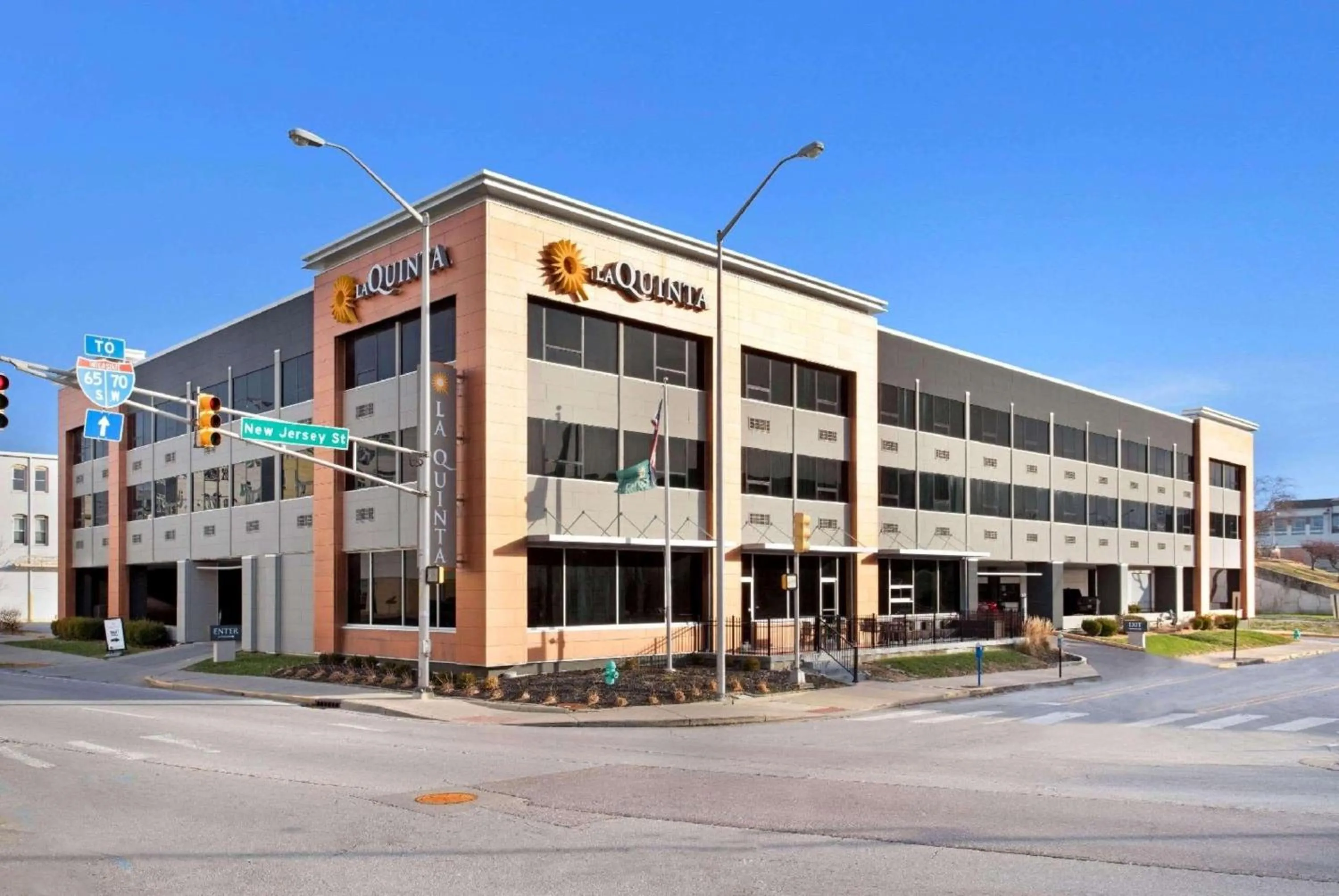 Property building in La Quinta Inn & Suites by Wyndham Indianapolis Downtown