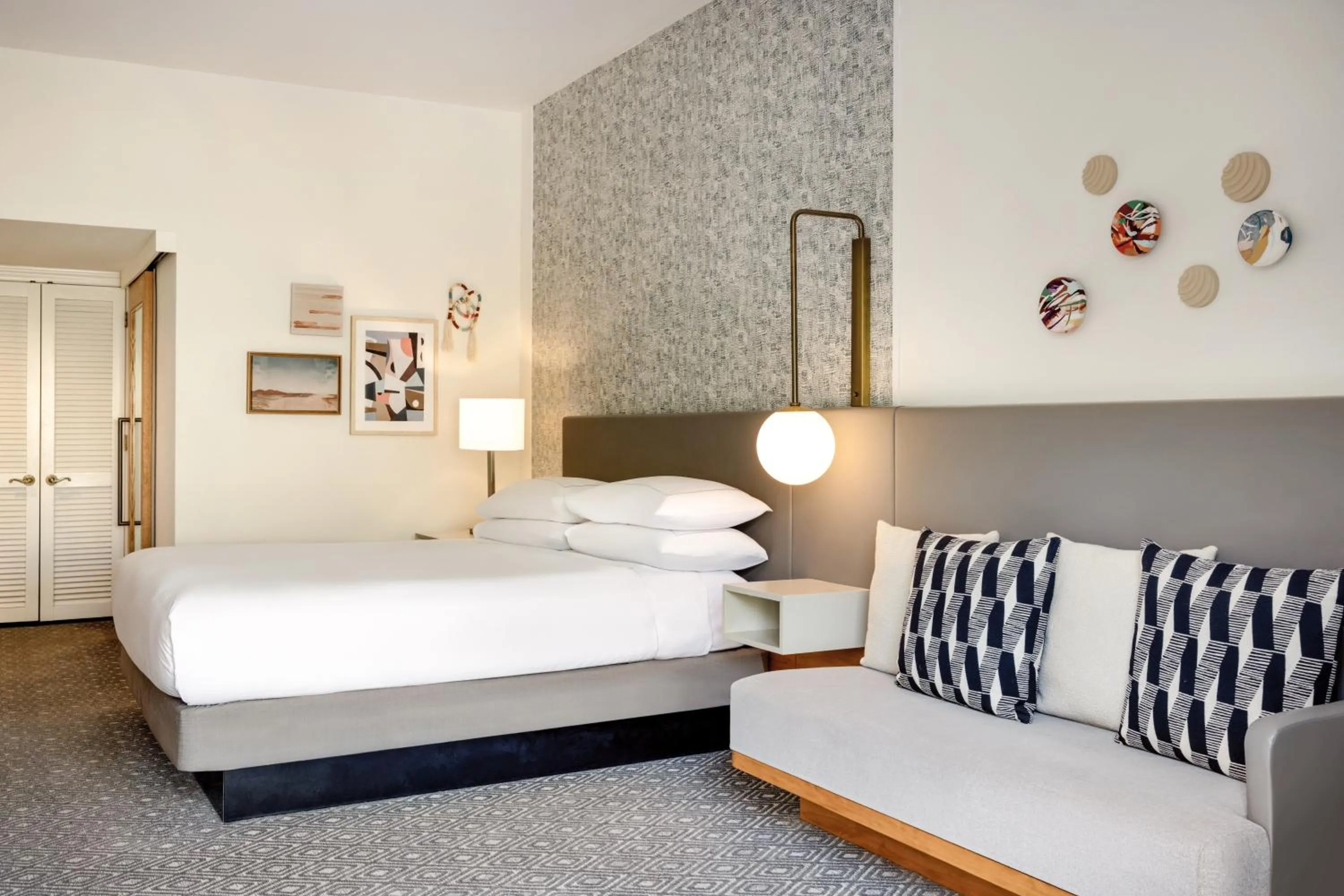 Bed in Hilton Scottsdale Resort & Villas