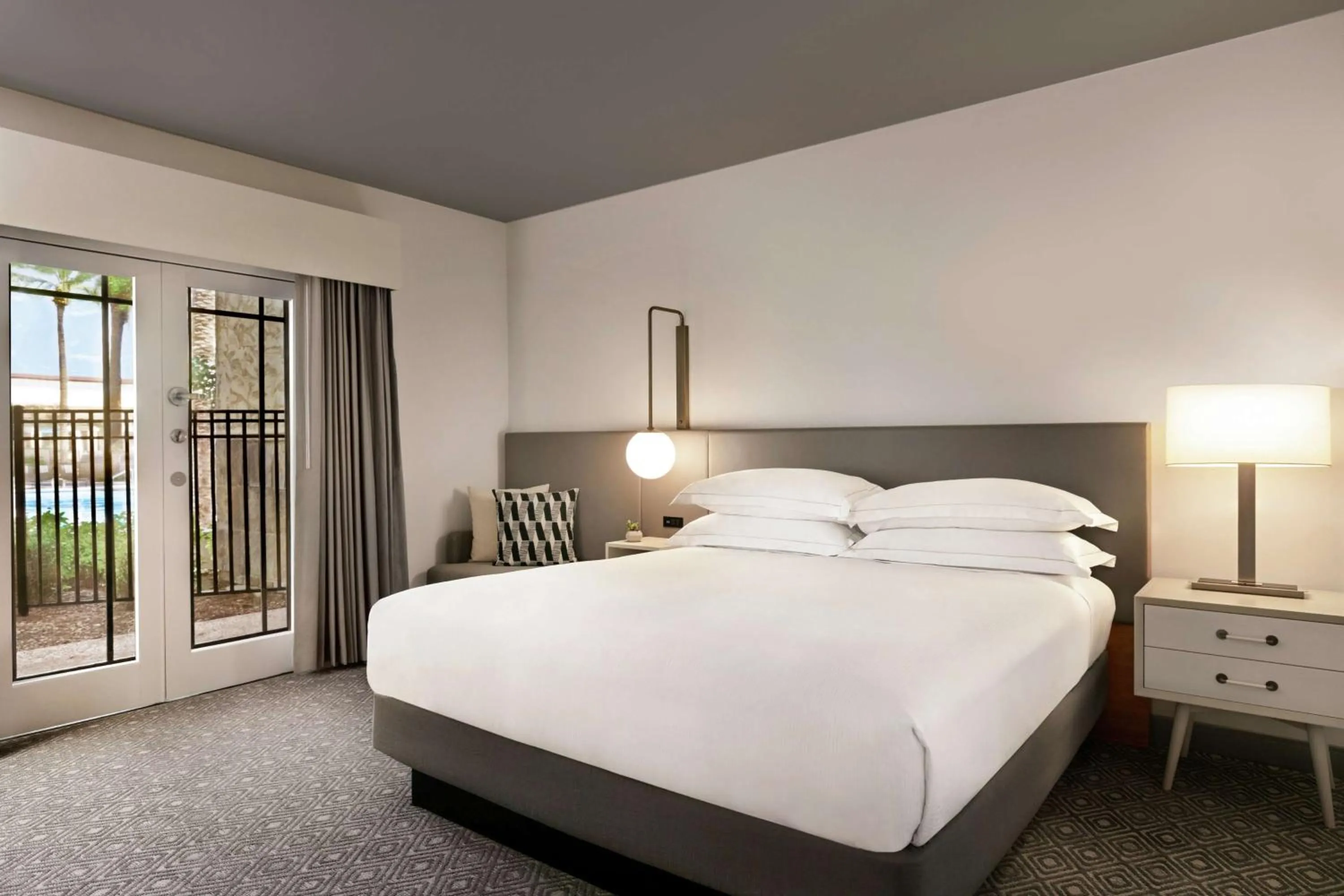 Bed in Hilton Scottsdale Resort & Villas