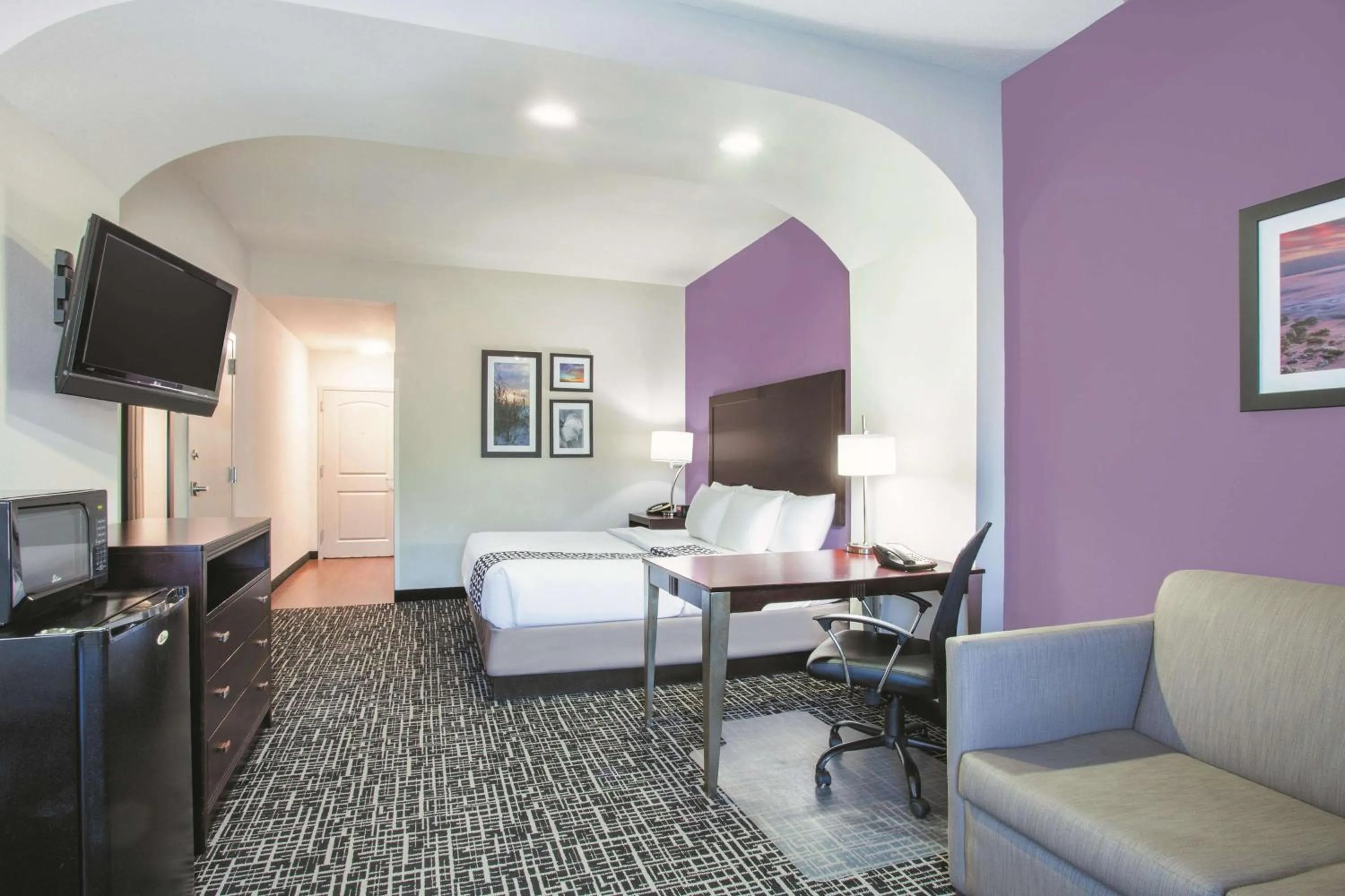 Photo of the whole room in La Quinta by Wyndham Fort Walton Beach