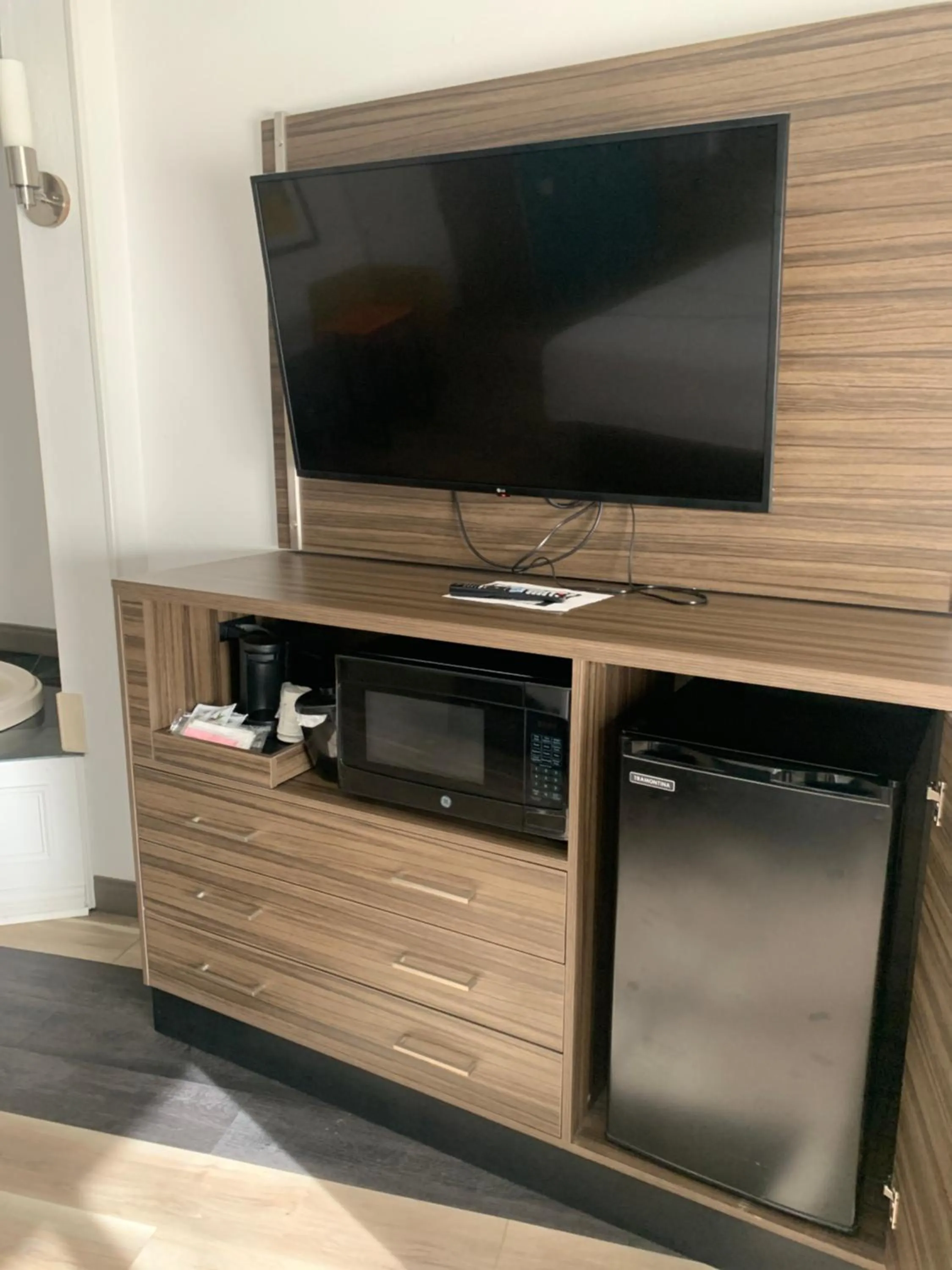 TV and multimedia in La Quinta by Wyndham OKC North - Quail Springs