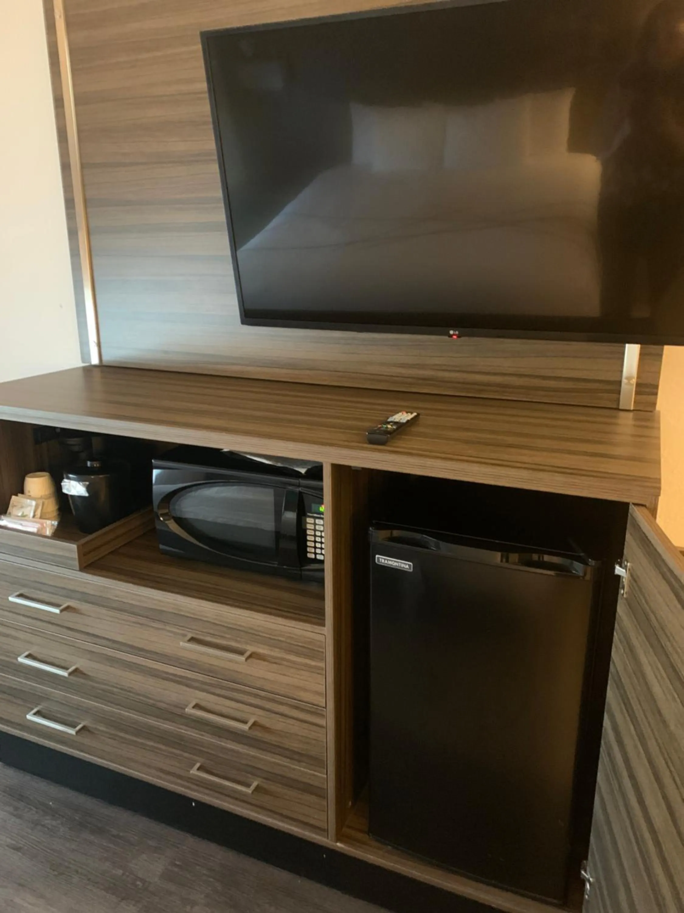 TV and multimedia in La Quinta by Wyndham OKC North - Quail Springs