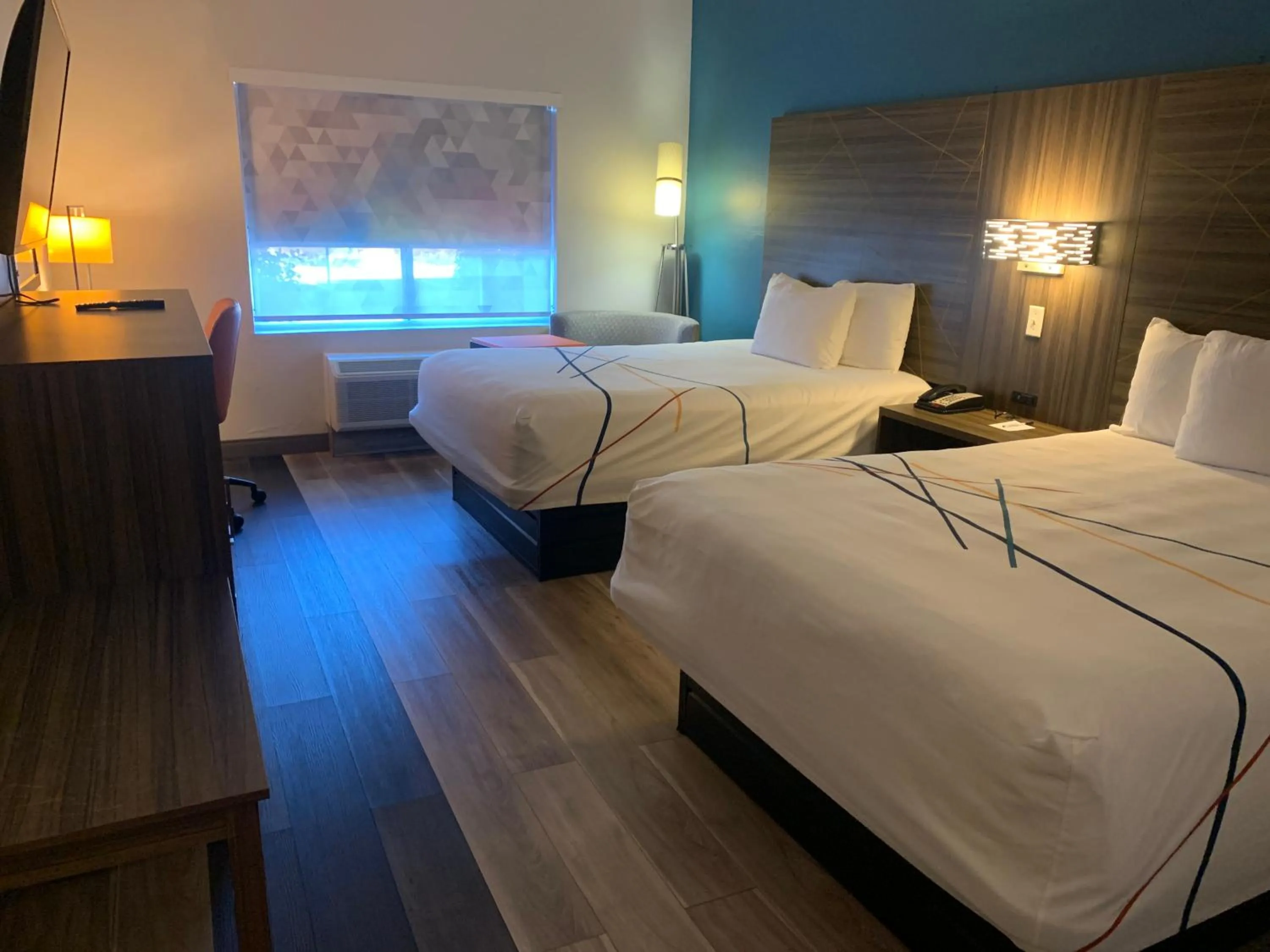 Property building, Bed in La Quinta by Wyndham OKC North - Quail Springs