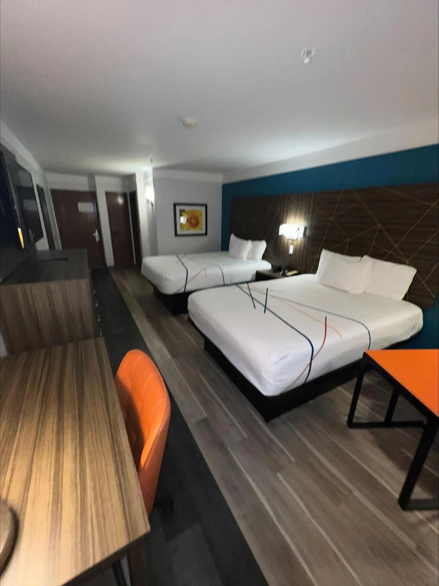 Photo of the whole room, Bed in La Quinta by Wyndham OKC North - Quail Springs