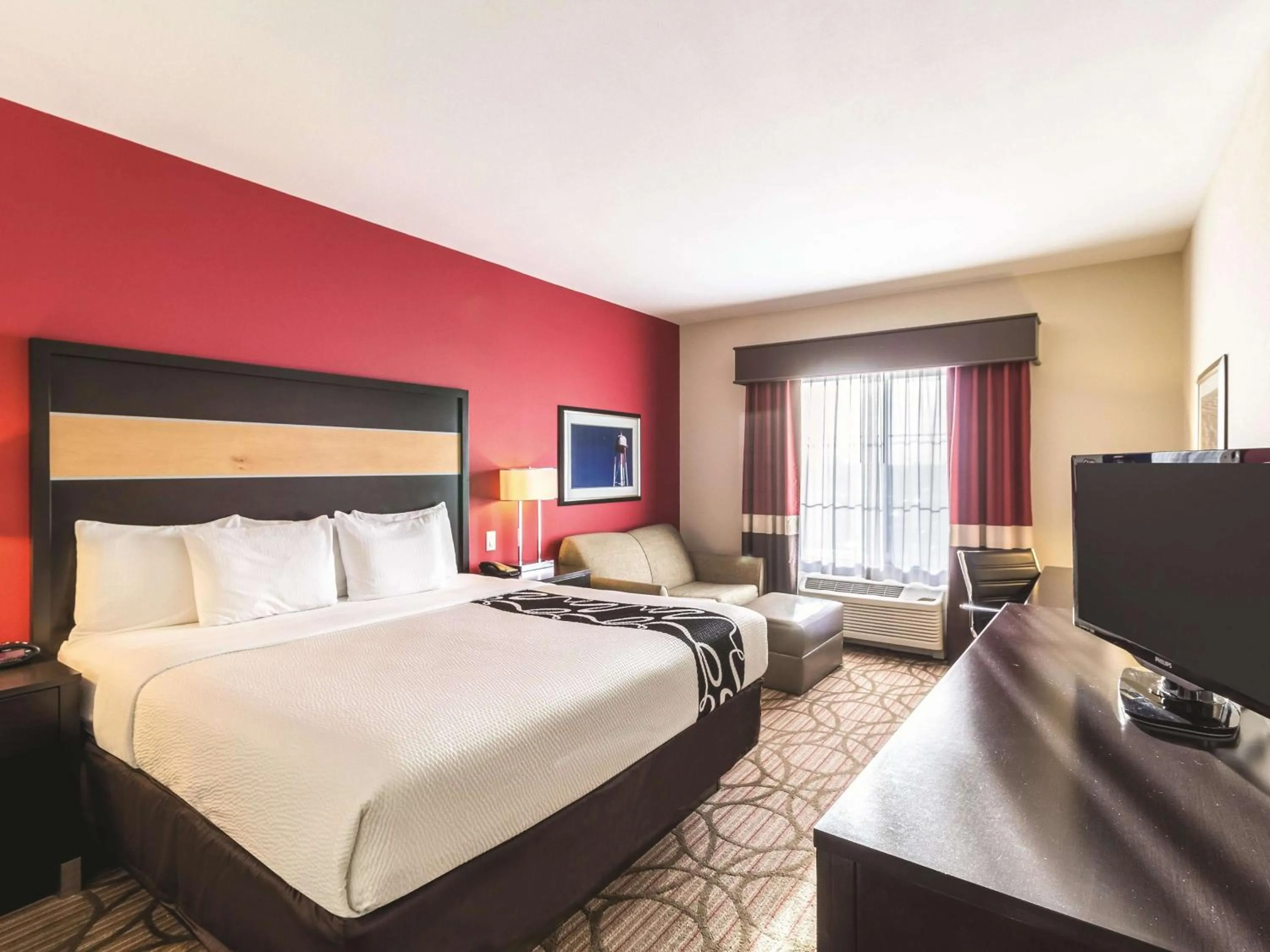 Photo of the whole room, Bed in La Quinta by Wyndham Fargo-Medical Center