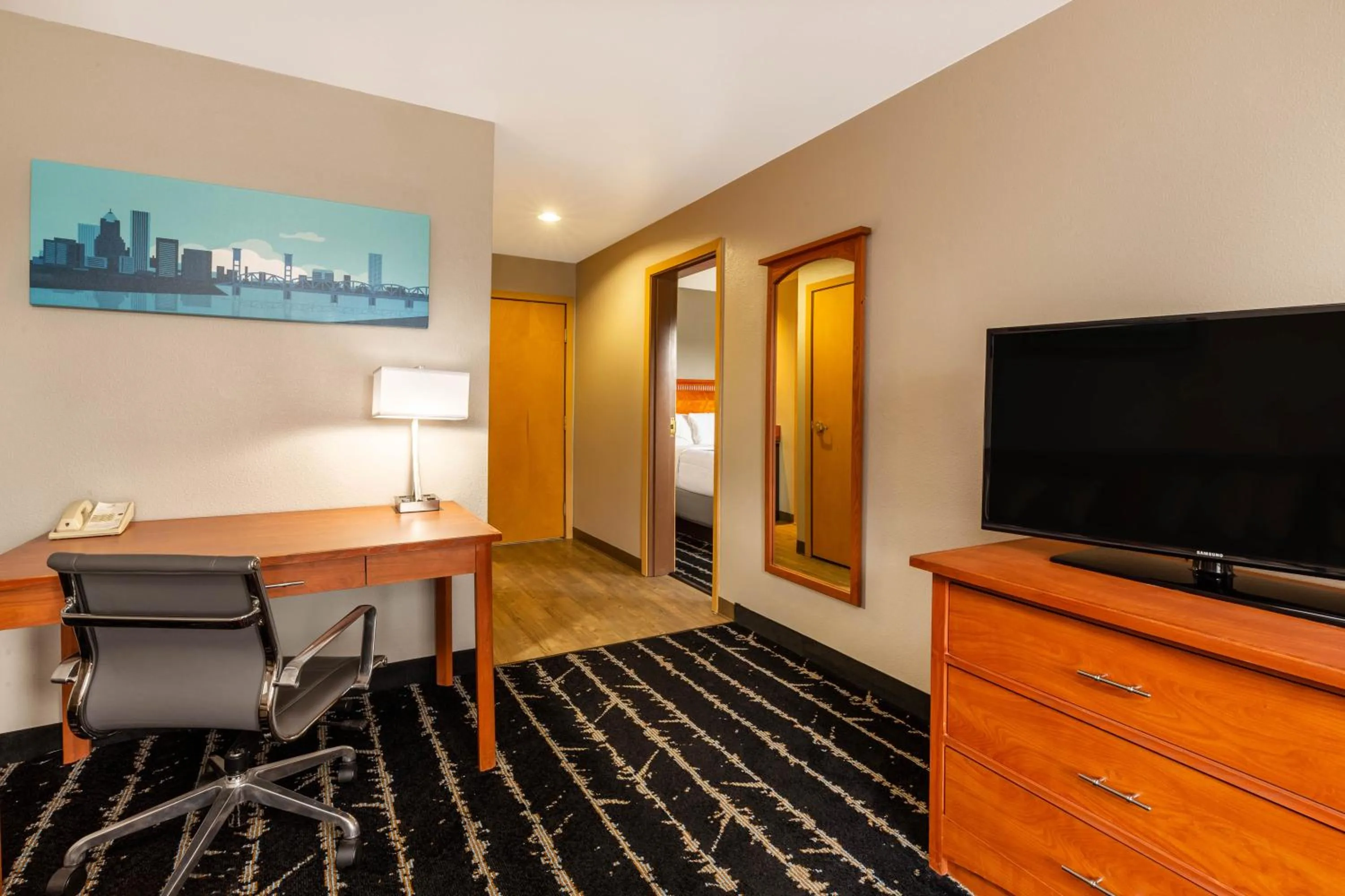 TV and multimedia in La Quinta by Wyndham Vancouver