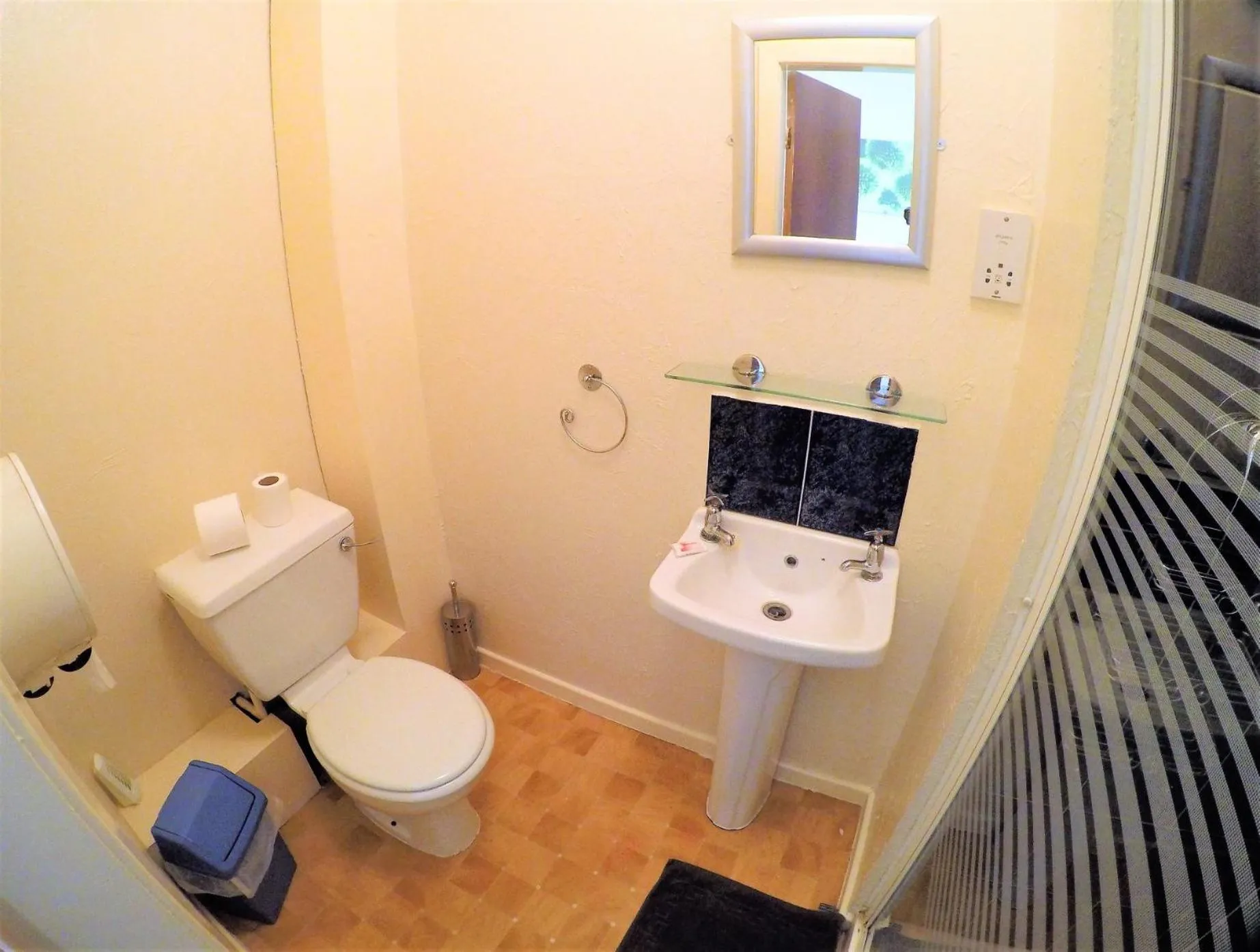 Shower in Tudor Rose Hotel