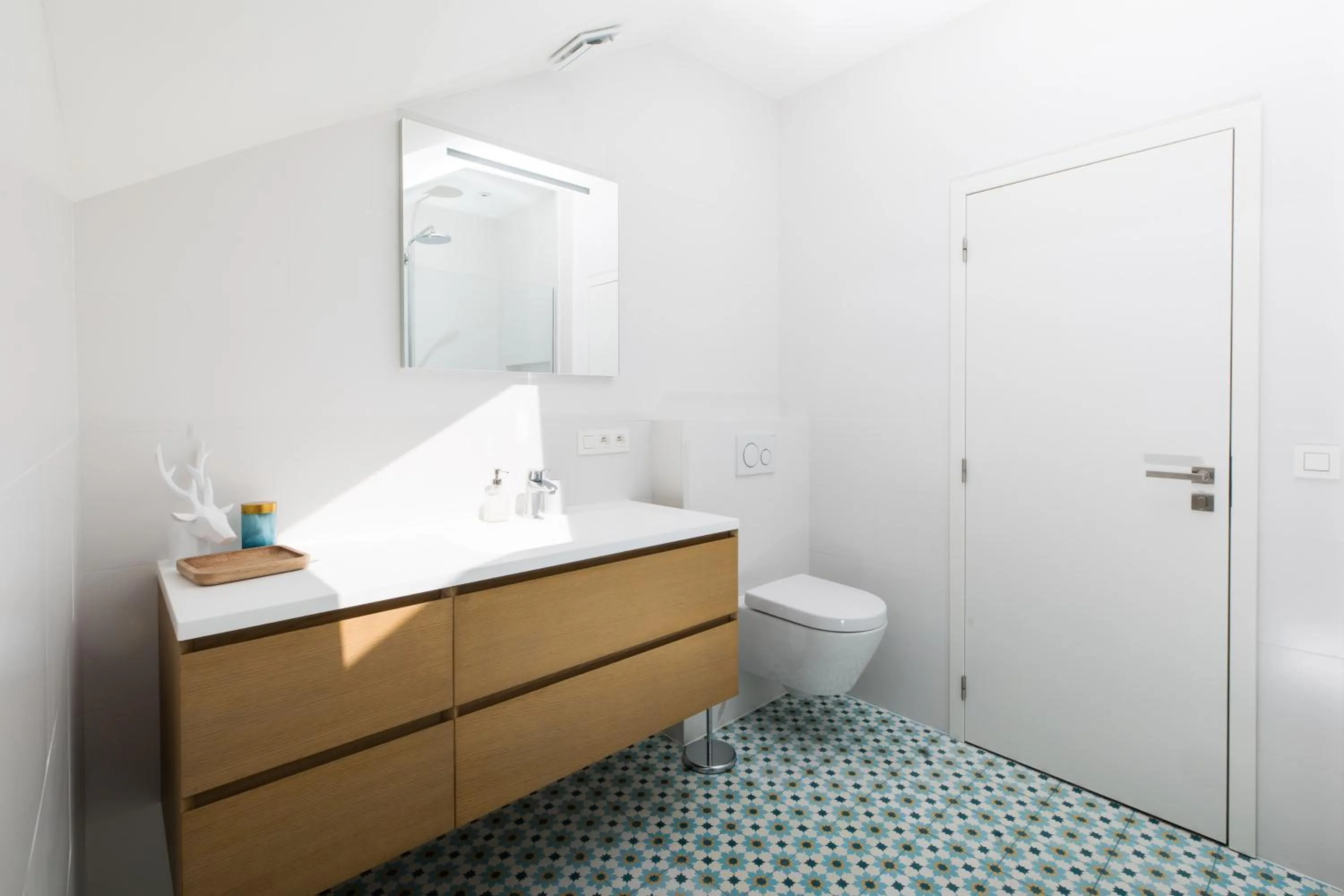 Shower, Bed in Chez Spoons B&B