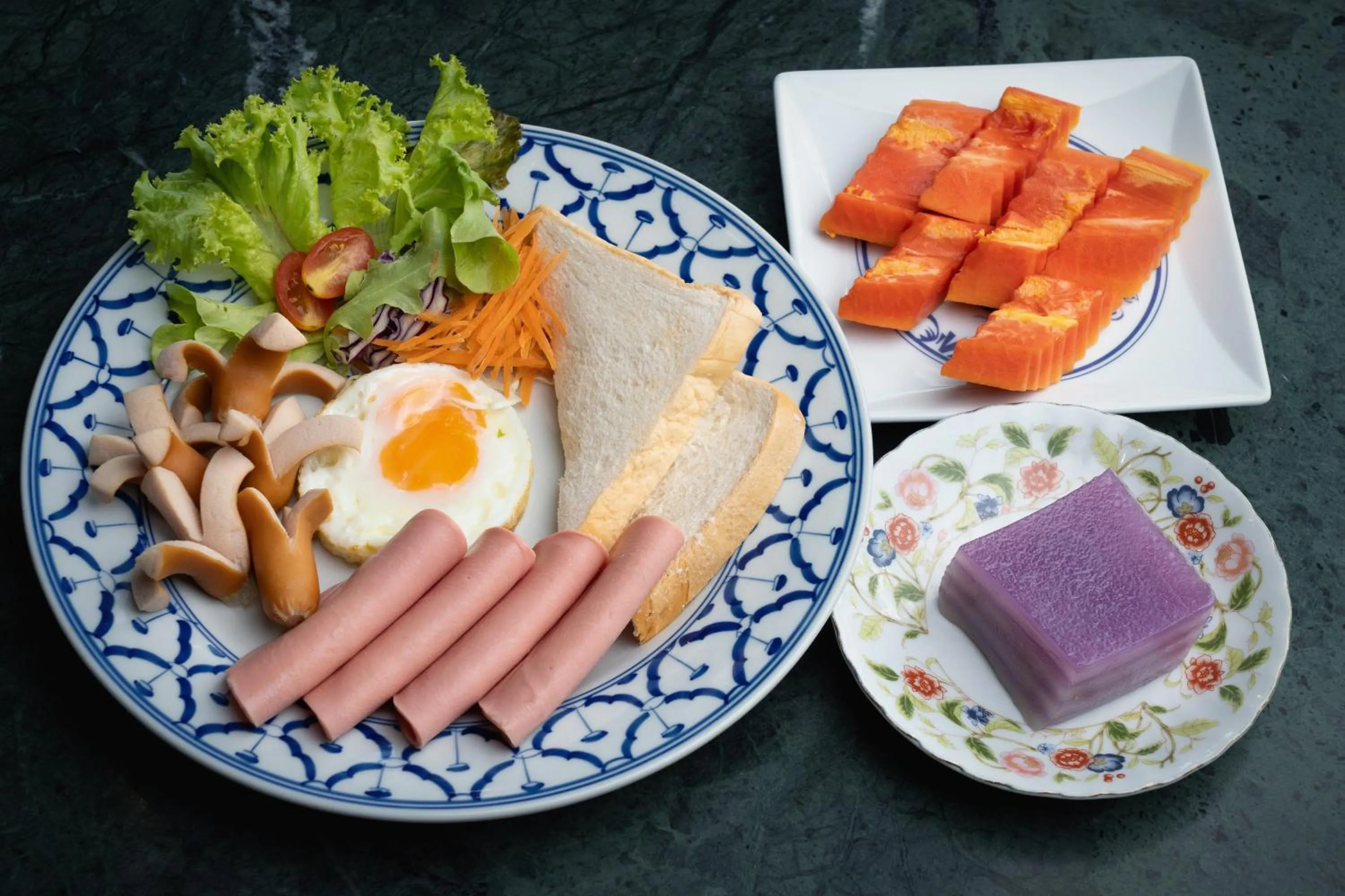 Breakfast in สงขลาแต่แรก แอนทีค โฮเท็ล Songkhla Tae Raek Antique Hotel