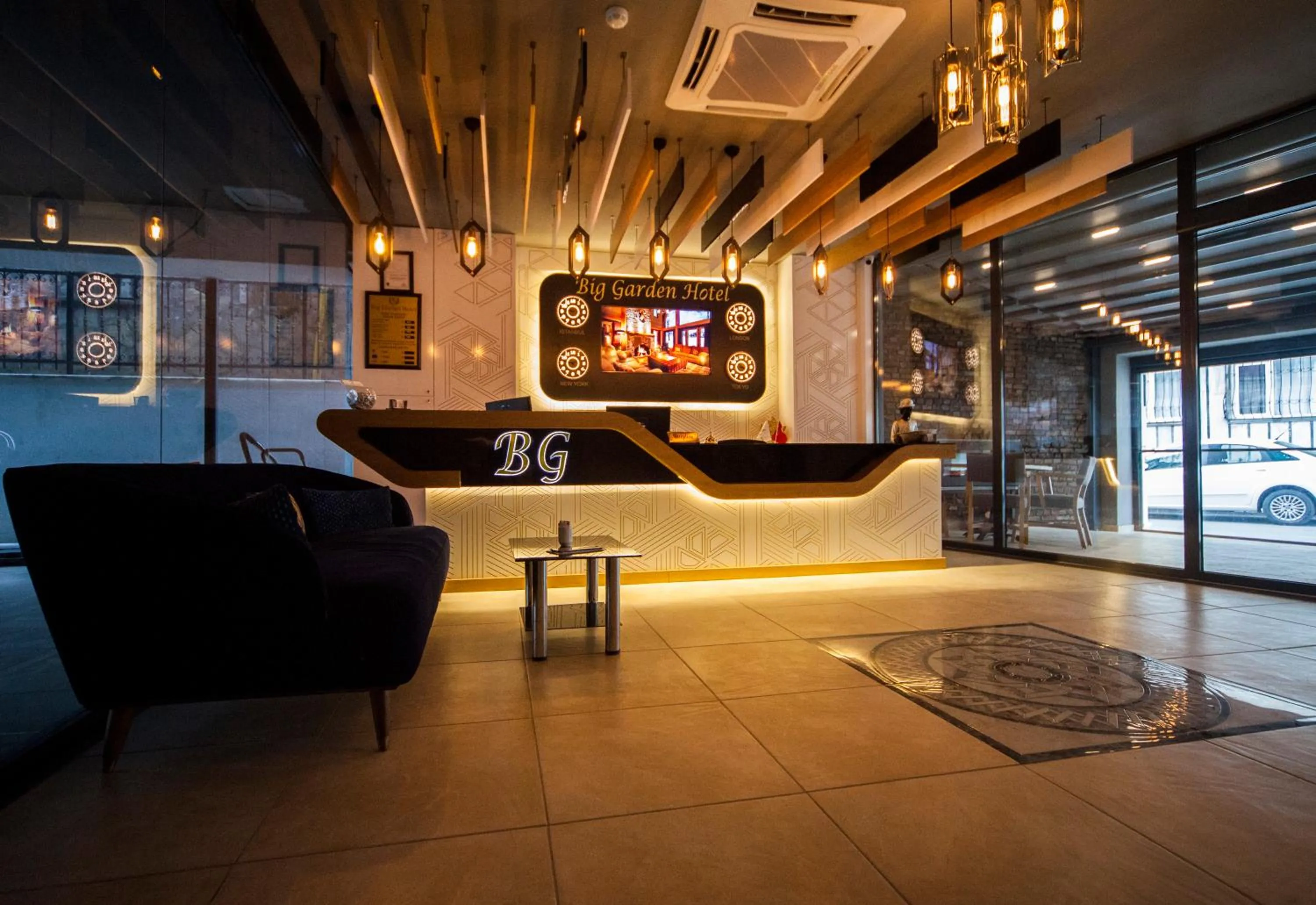 Lobby or reception in BEST GARDEN HOTEL