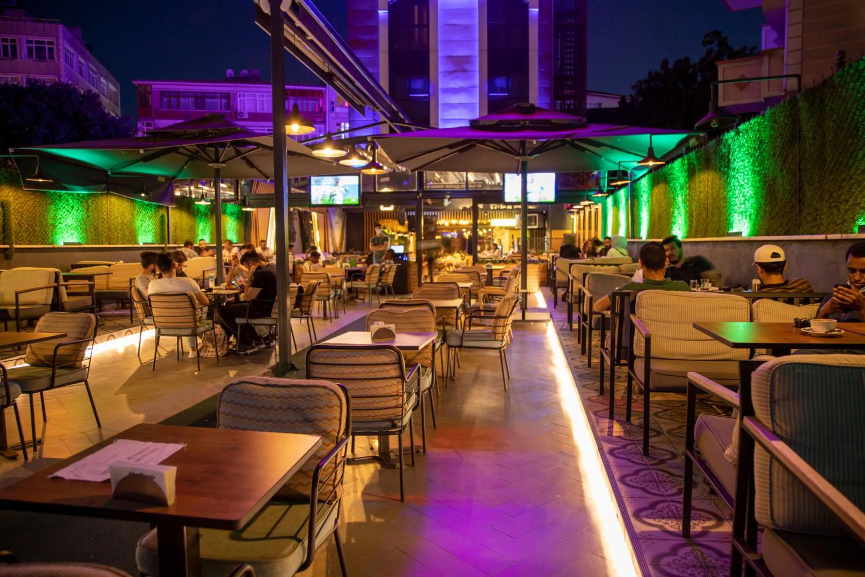 Restaurant/places to eat in BEST GARDEN HOTEL