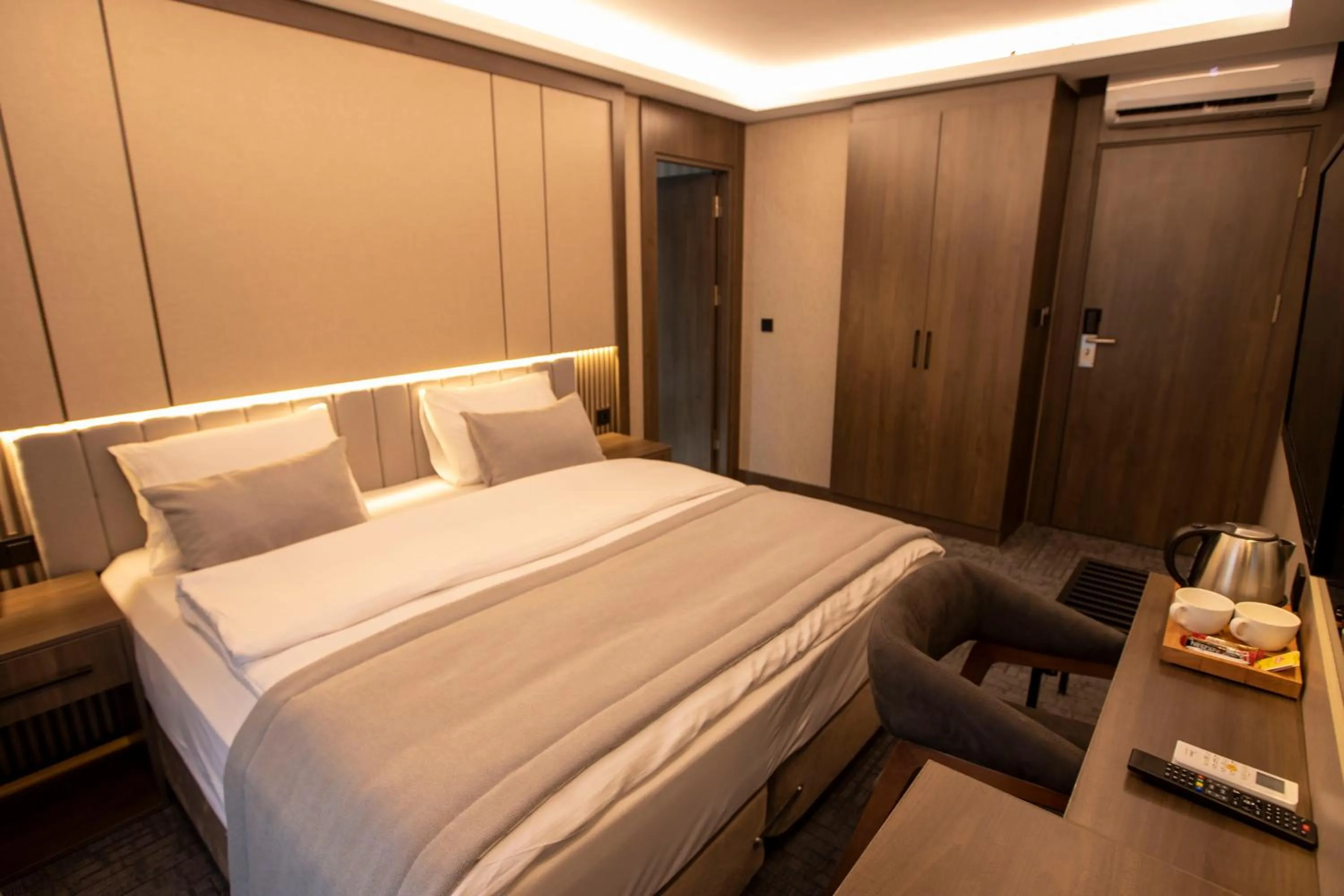 Massage, Bed in BEST GARDEN HOTEL