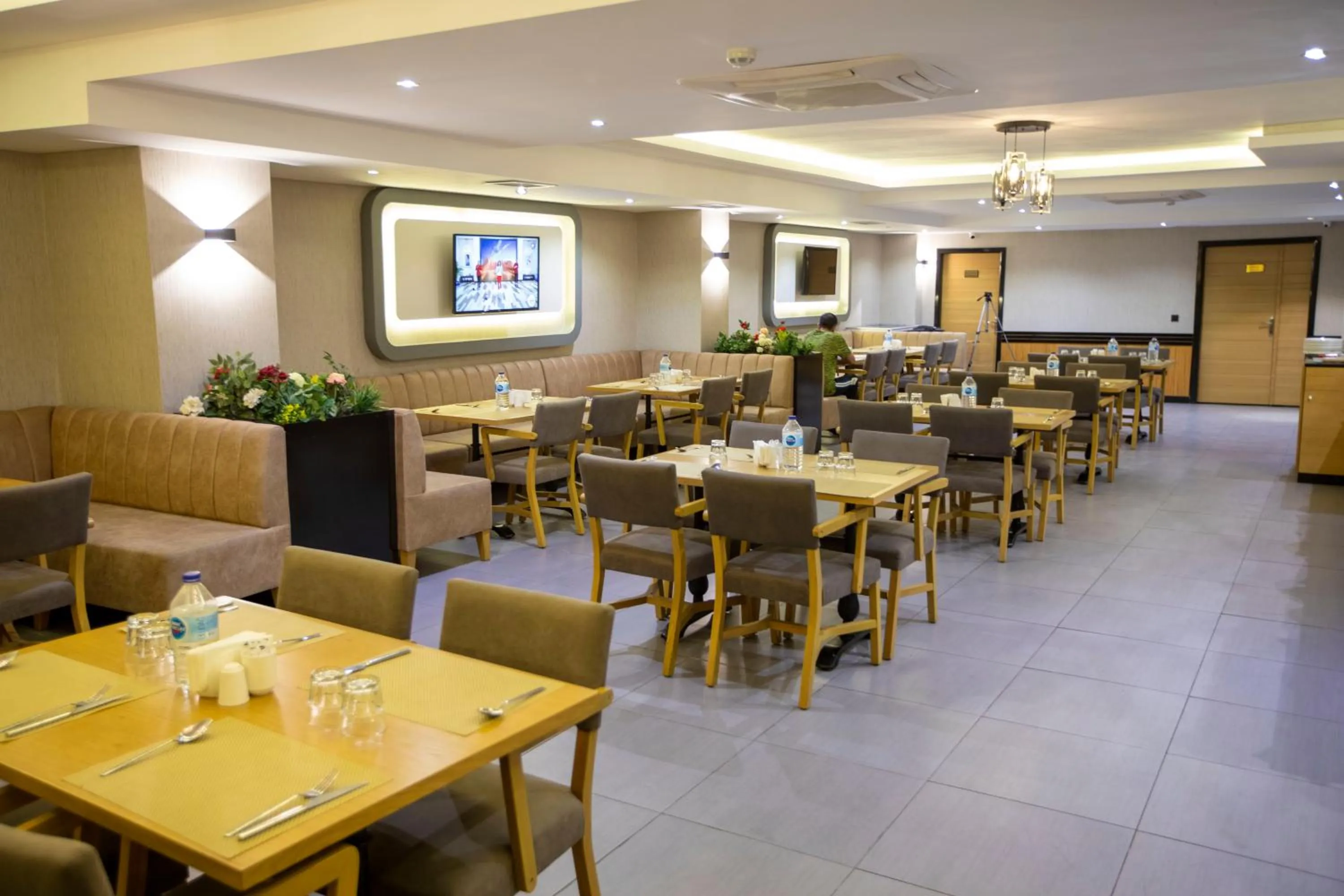 Restaurant/places to eat in BEST GARDEN HOTEL