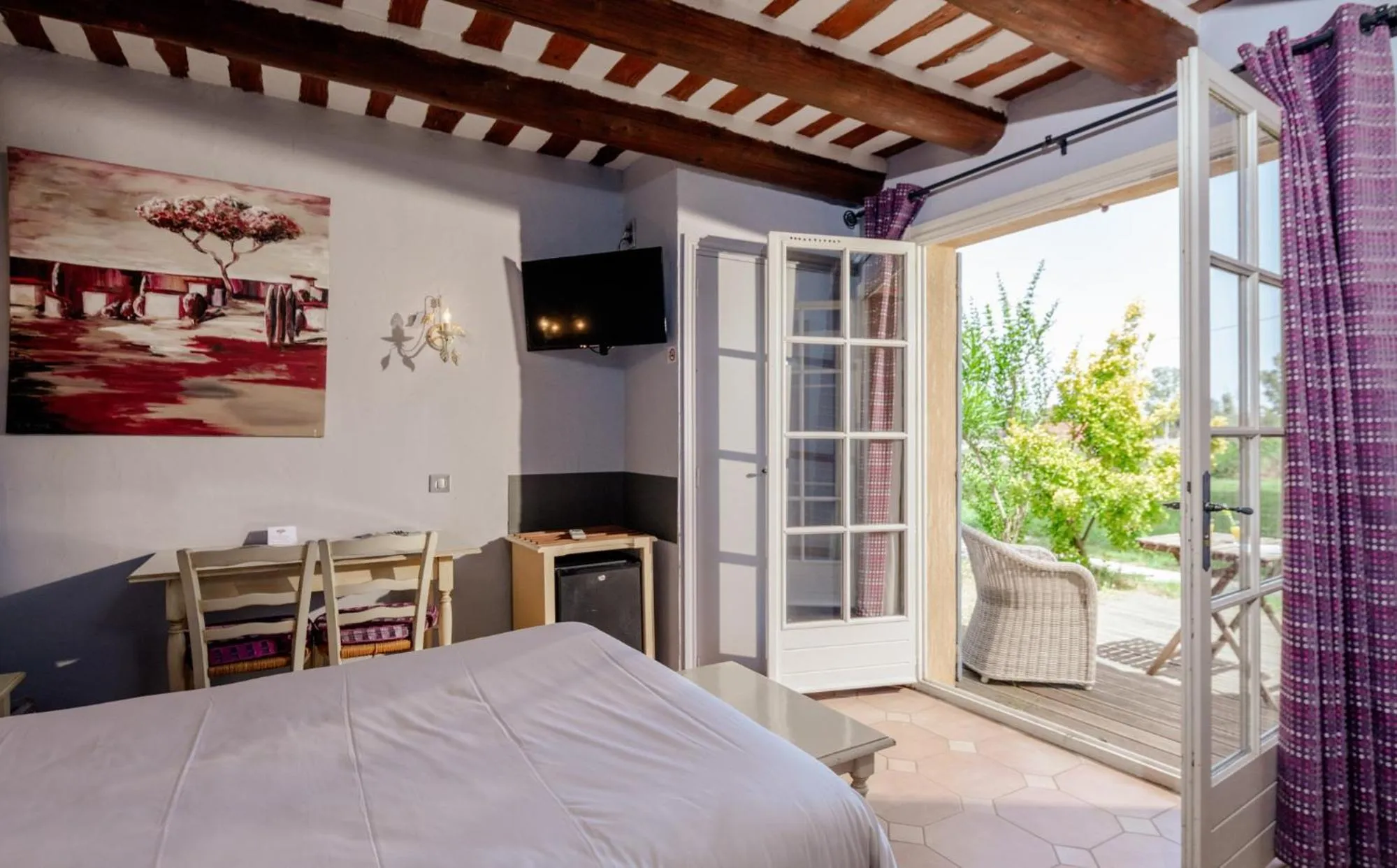 Photo of the whole room, Bed in Le Mas Des Sables