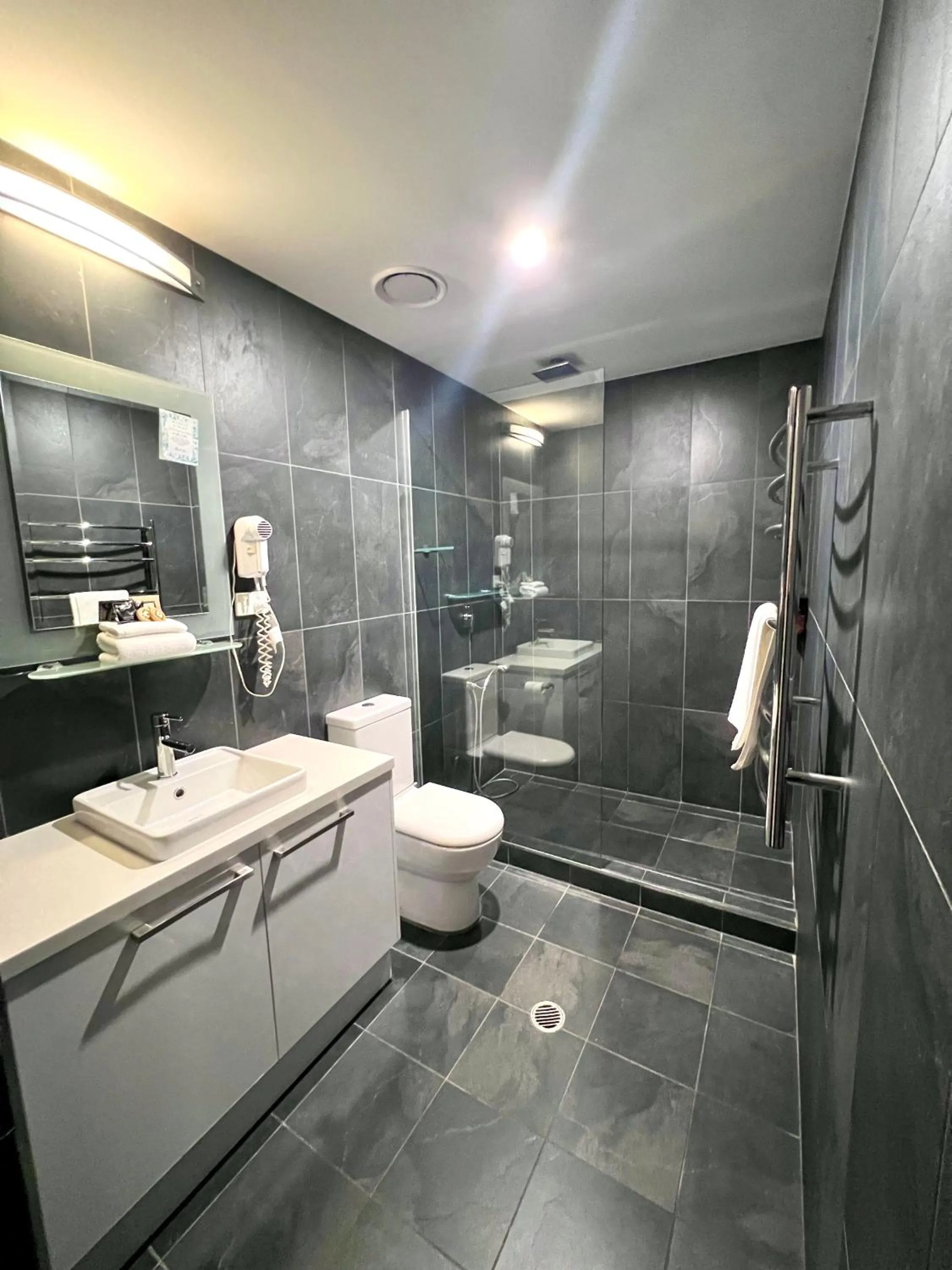 Shower in Crown on Darby Newcastle