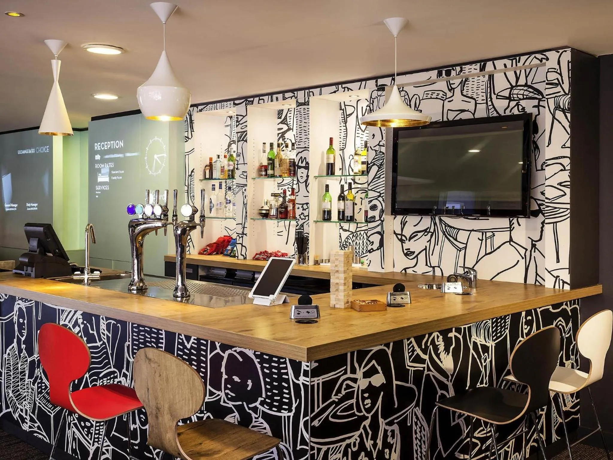 Lounge or bar in ibis London Barking
