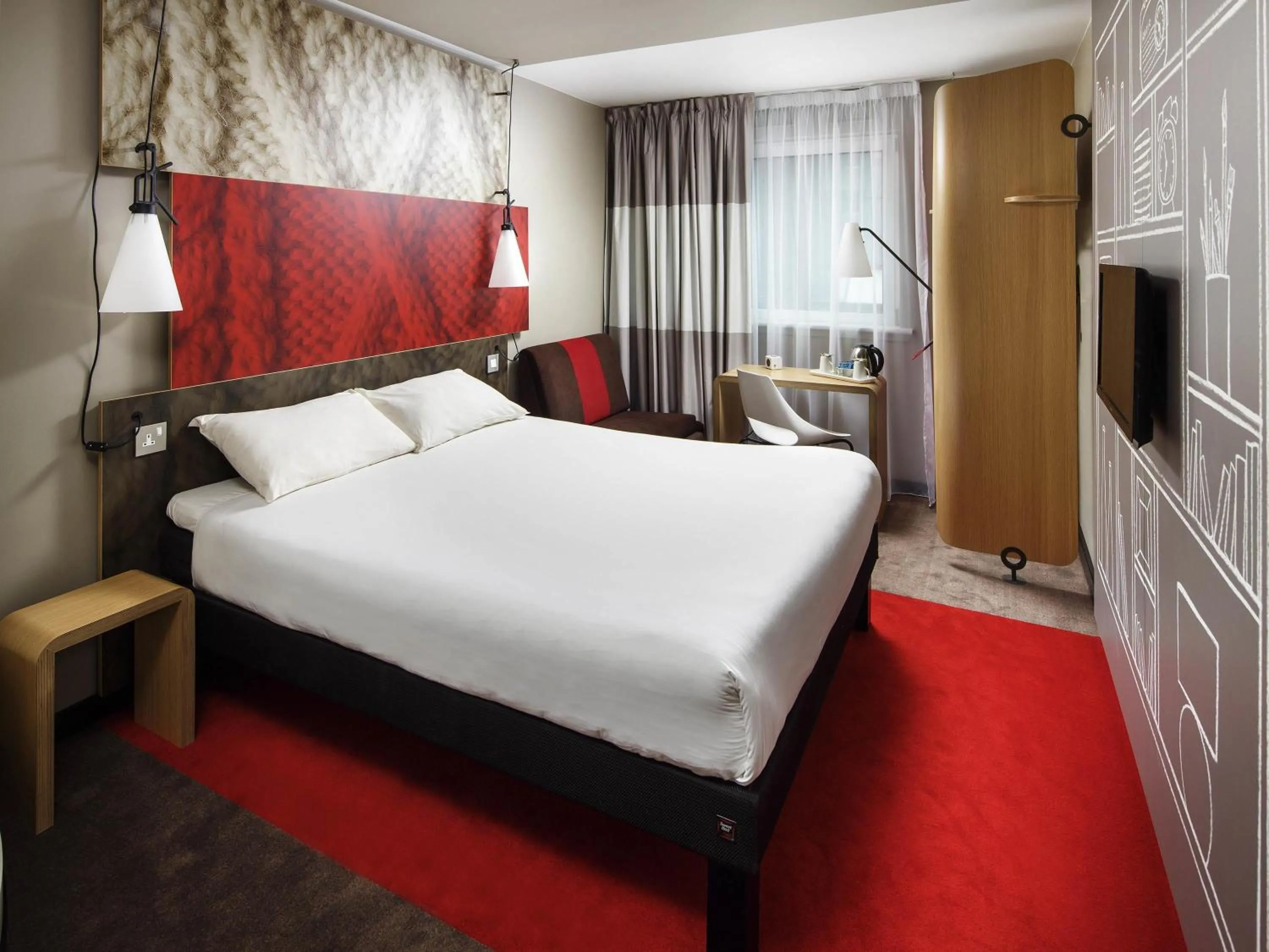 Bedroom, Bed in ibis London Barking