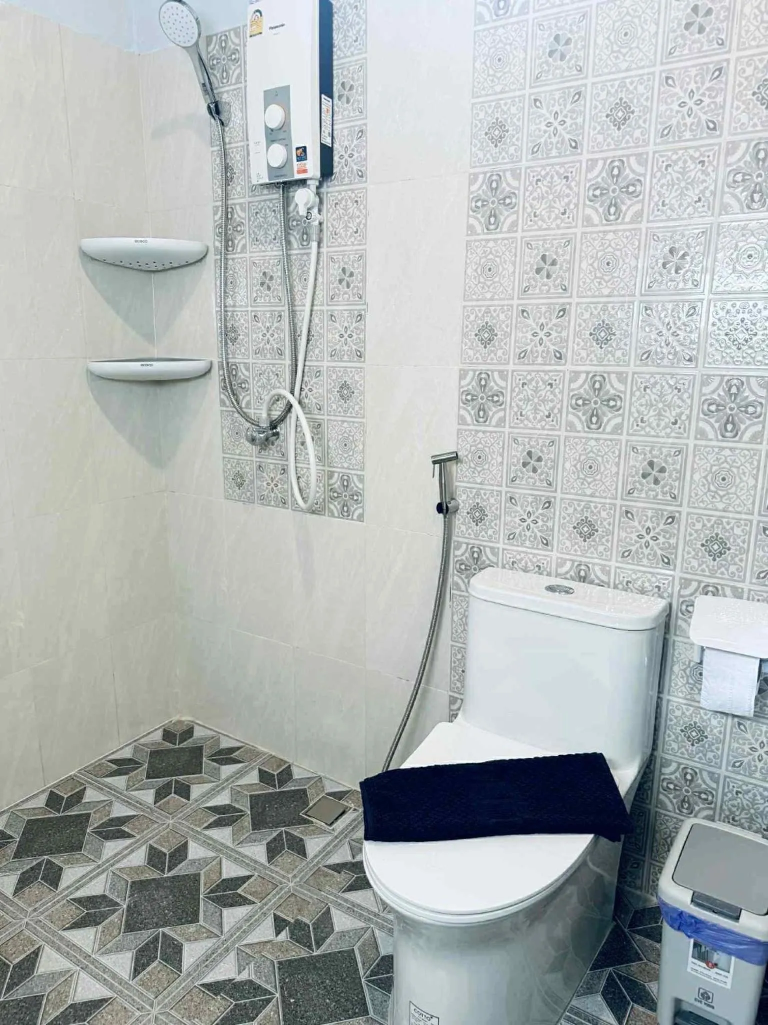 Shower in Khao Sok Nung House