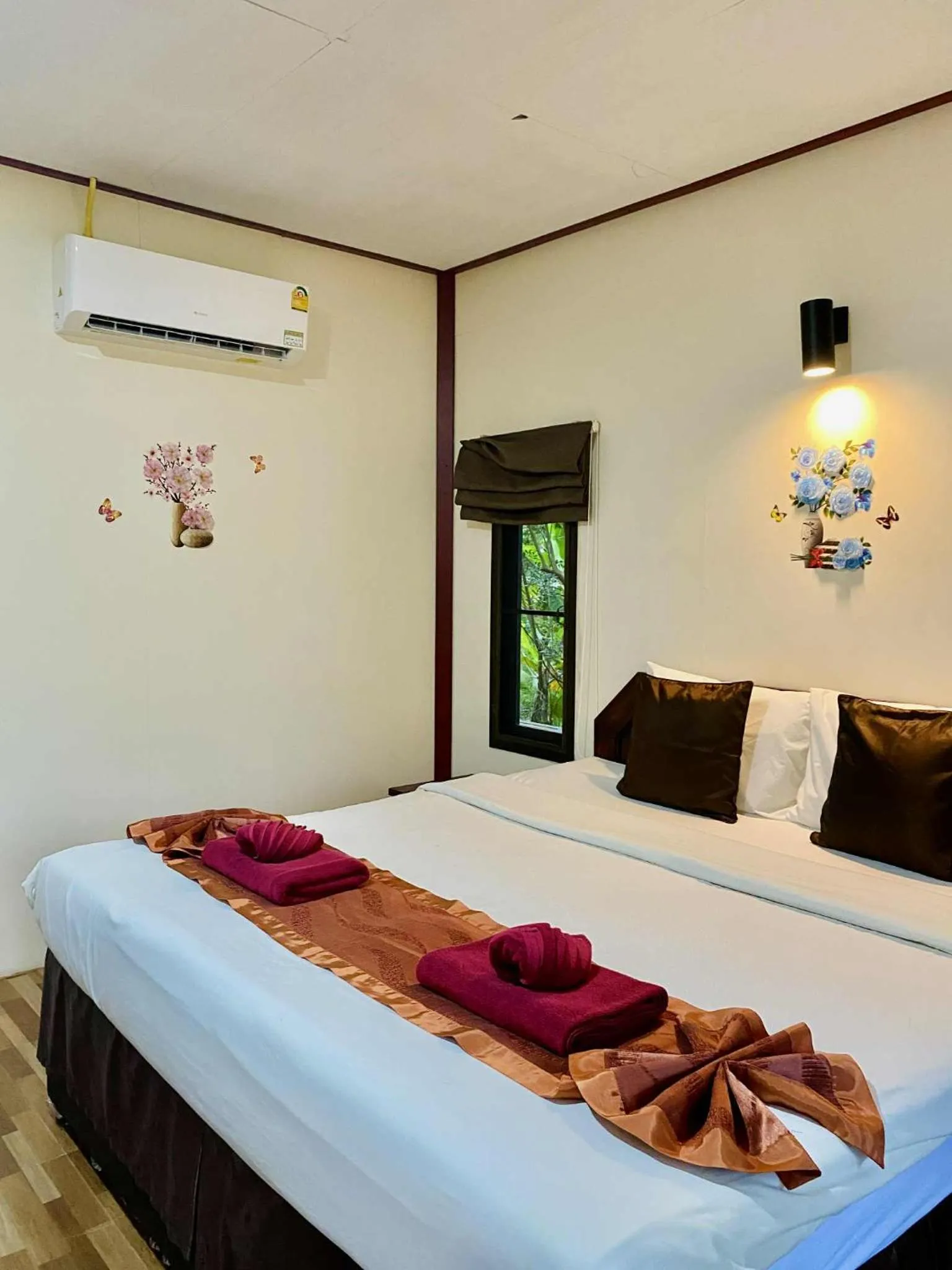 Property building, Bed in Khao Sok Nung House