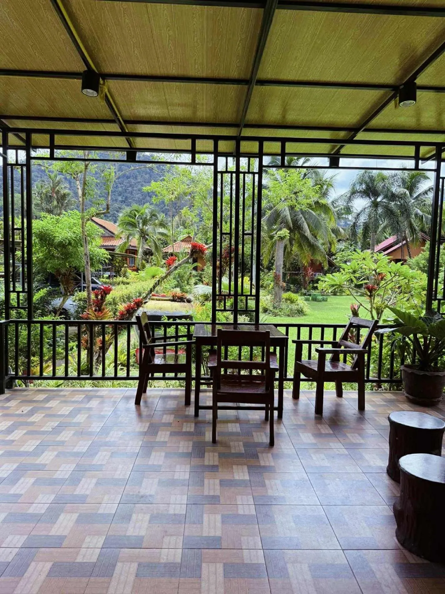 Restaurant/places to eat in Khao Sok Nung House