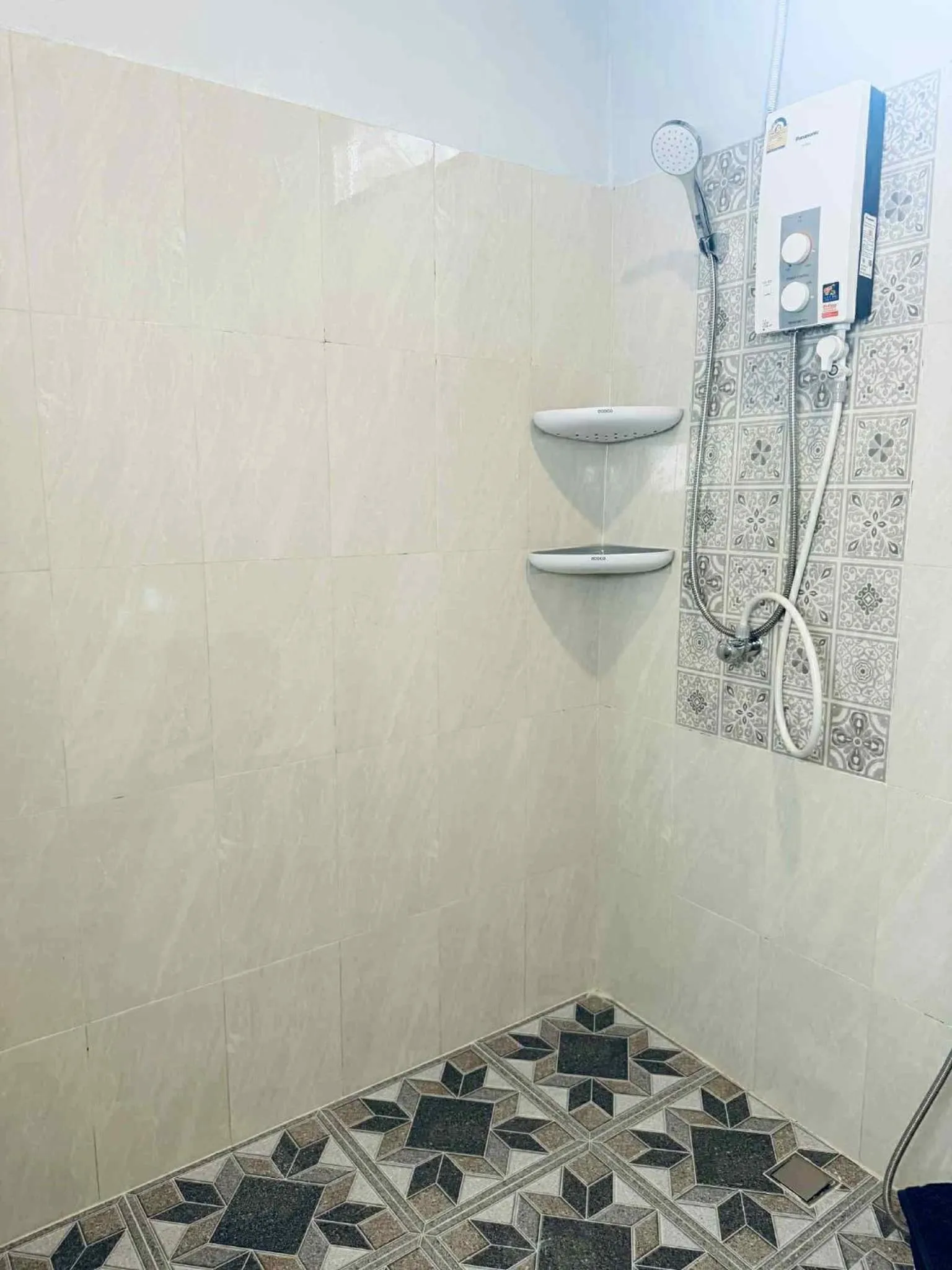 Shower in Khao Sok Nung House