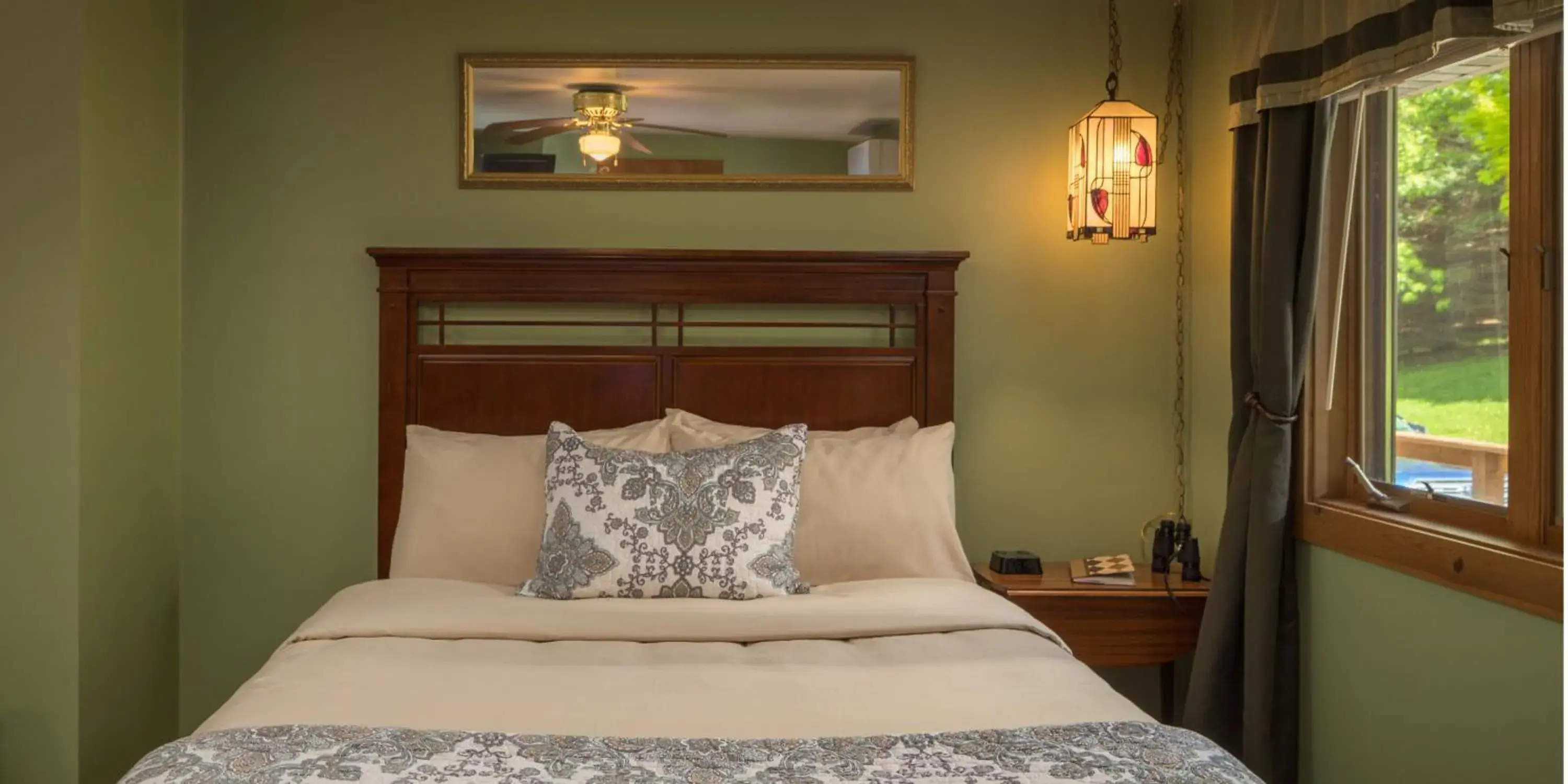 Queen Room in Hawk Valley Retreat & Cottages Queen Room in Hawk Valley Retreat & Cottages