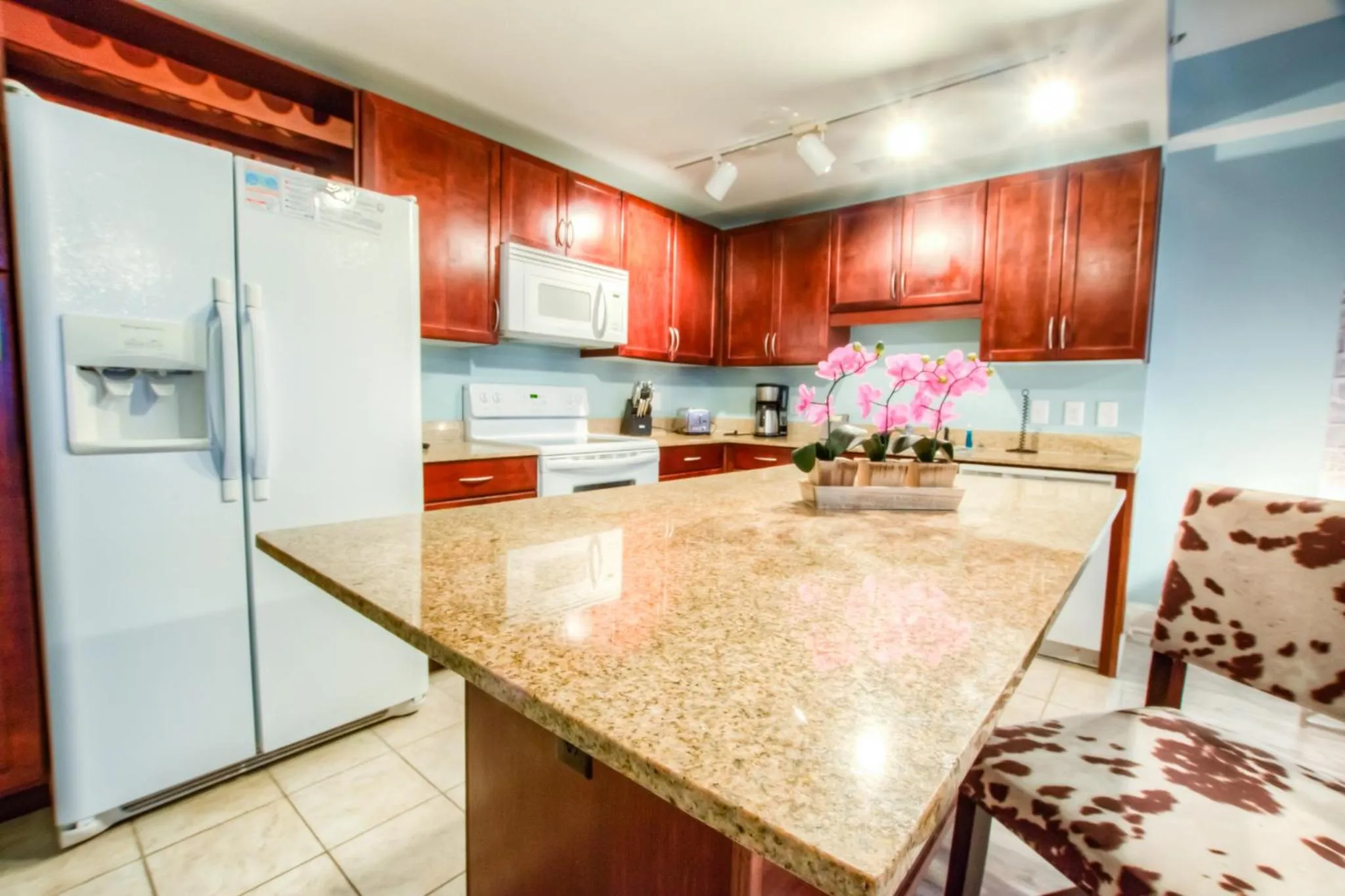 Laketown Wharf 535 By Aneliya