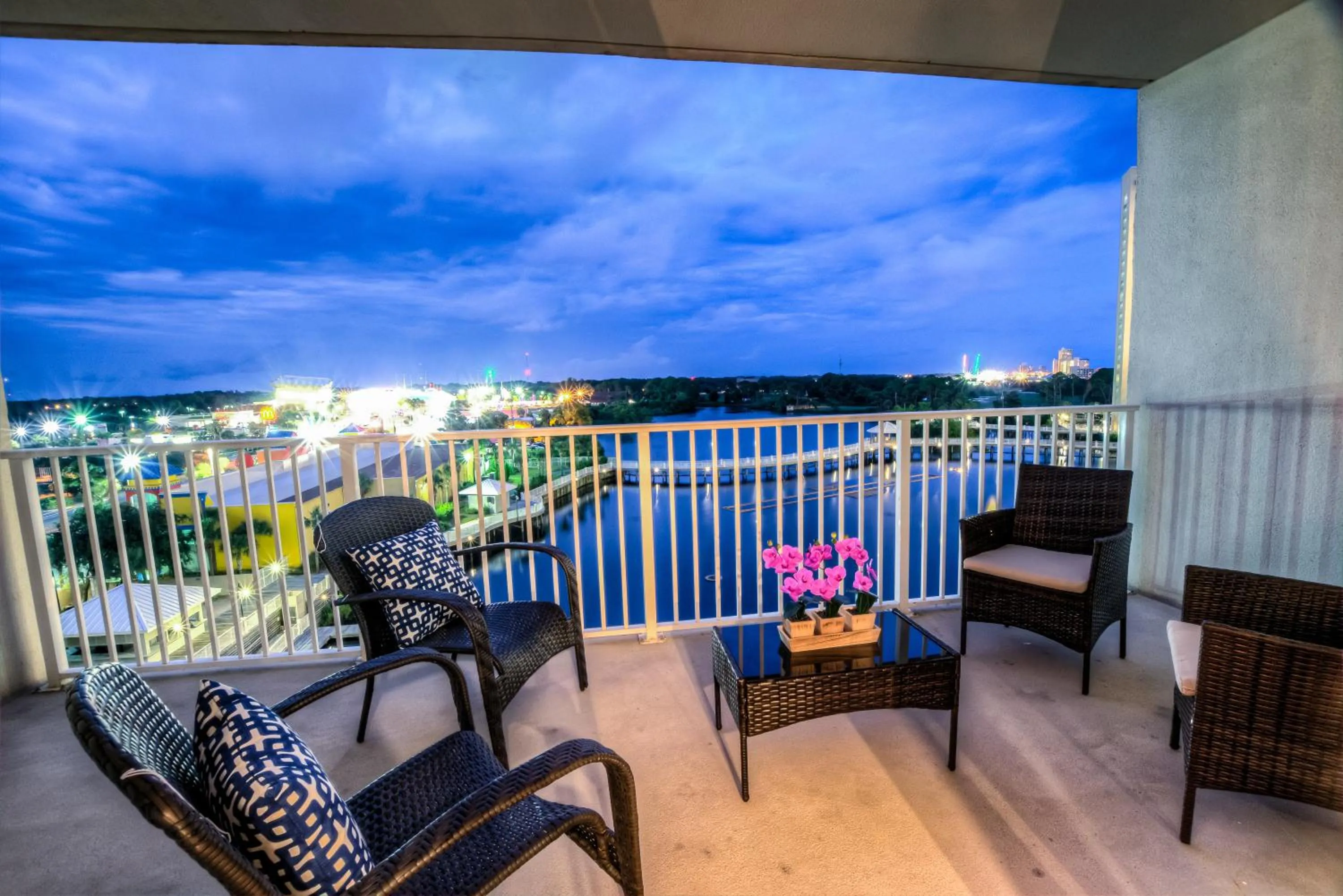 Laketown Wharf 535 By Aneliya