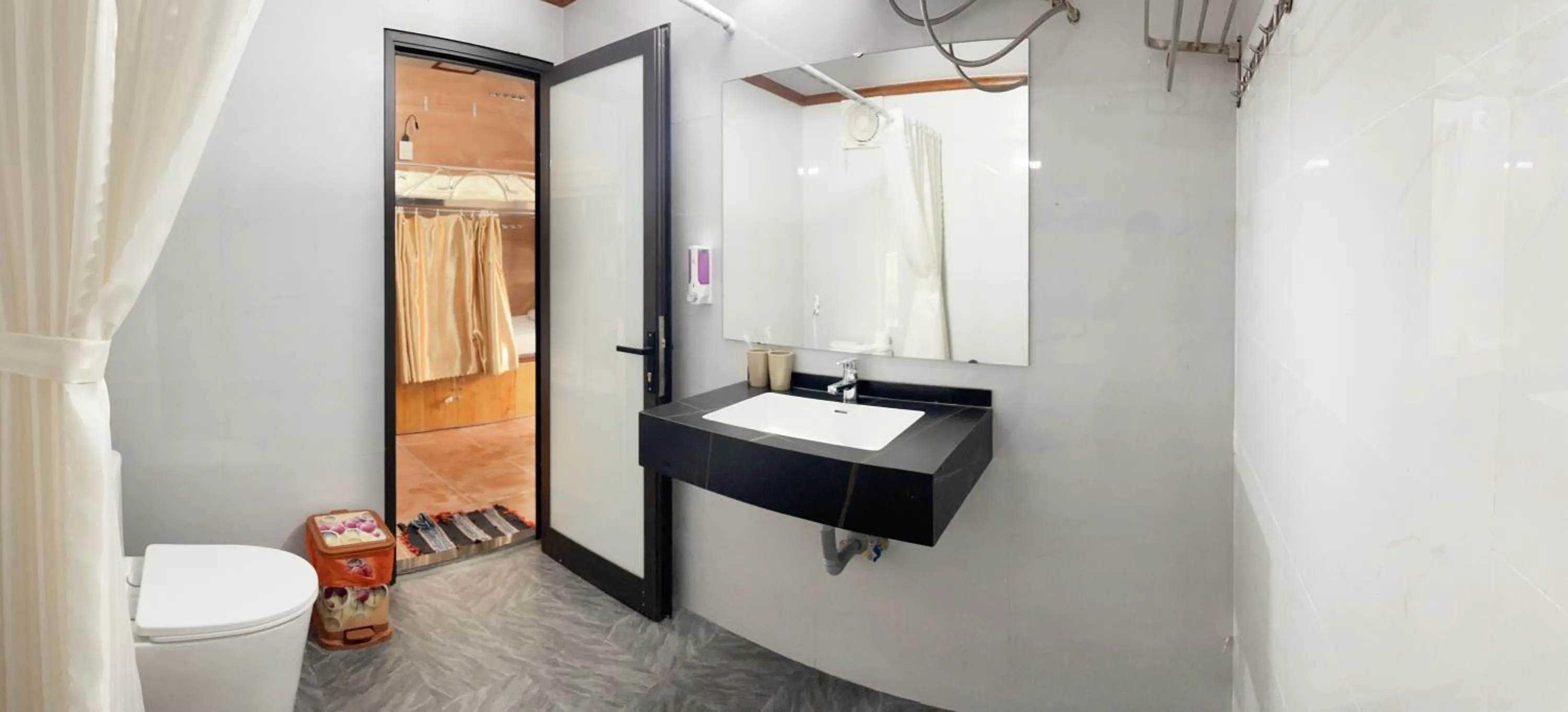 Toilet in Tam Coc Golden Sky Homestay