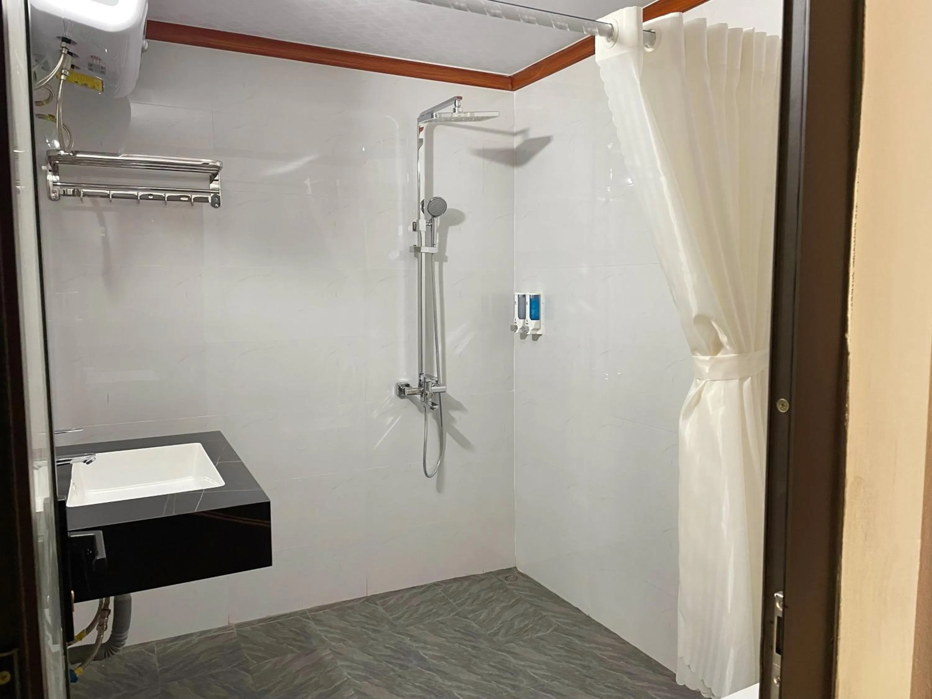 Shower in Tam Coc Golden Sky Homestay