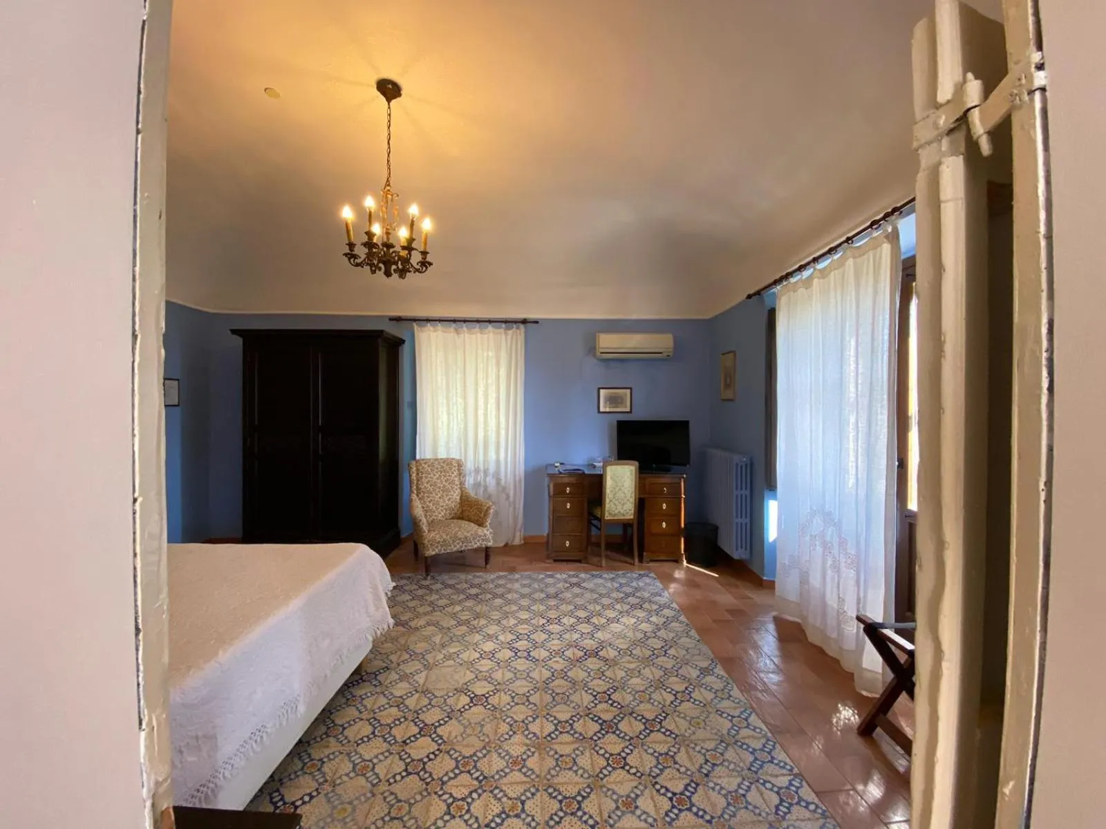 Photo of the whole room, Bed in Villa Trigona