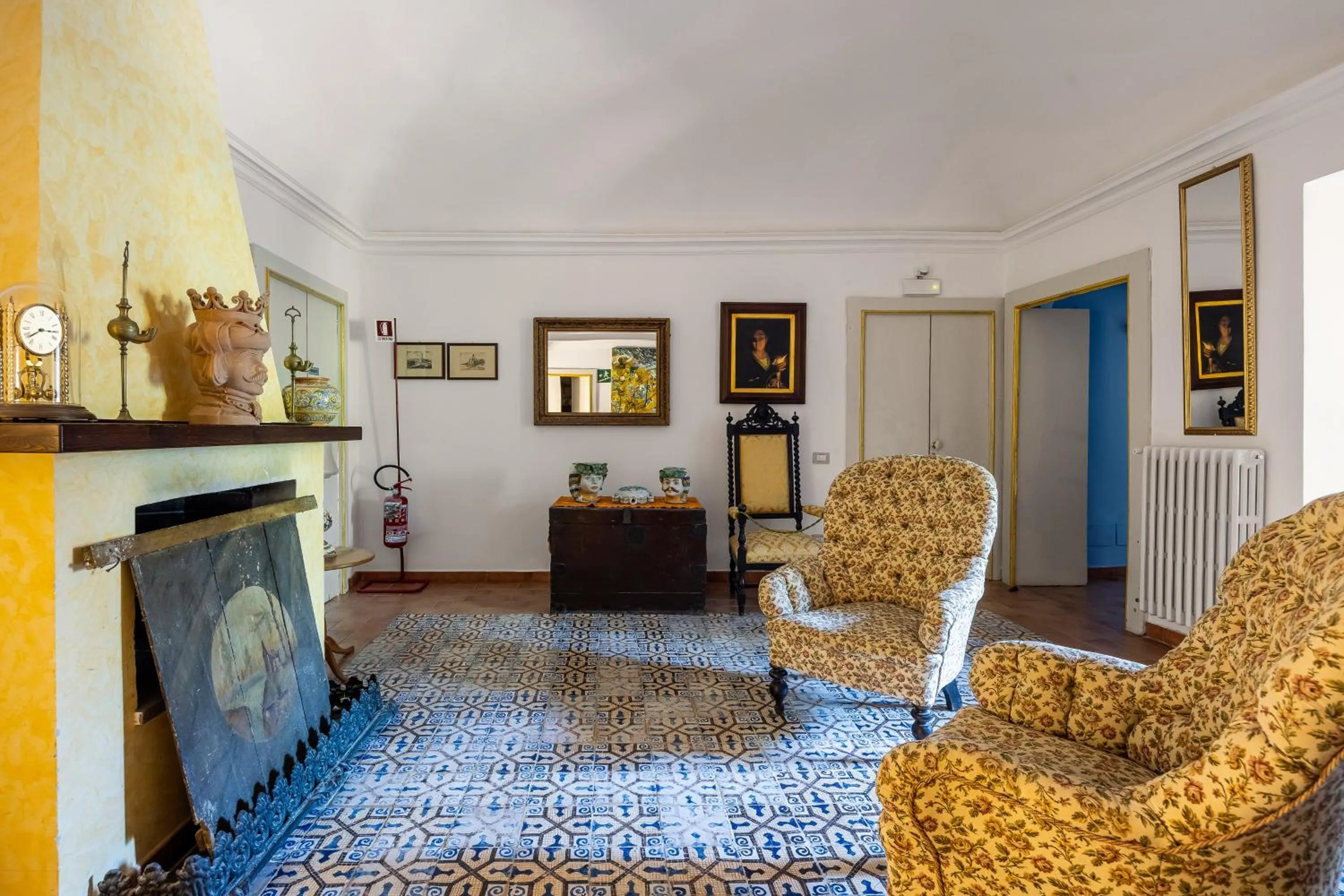 Communal lounge/ TV room in Villa Trigona