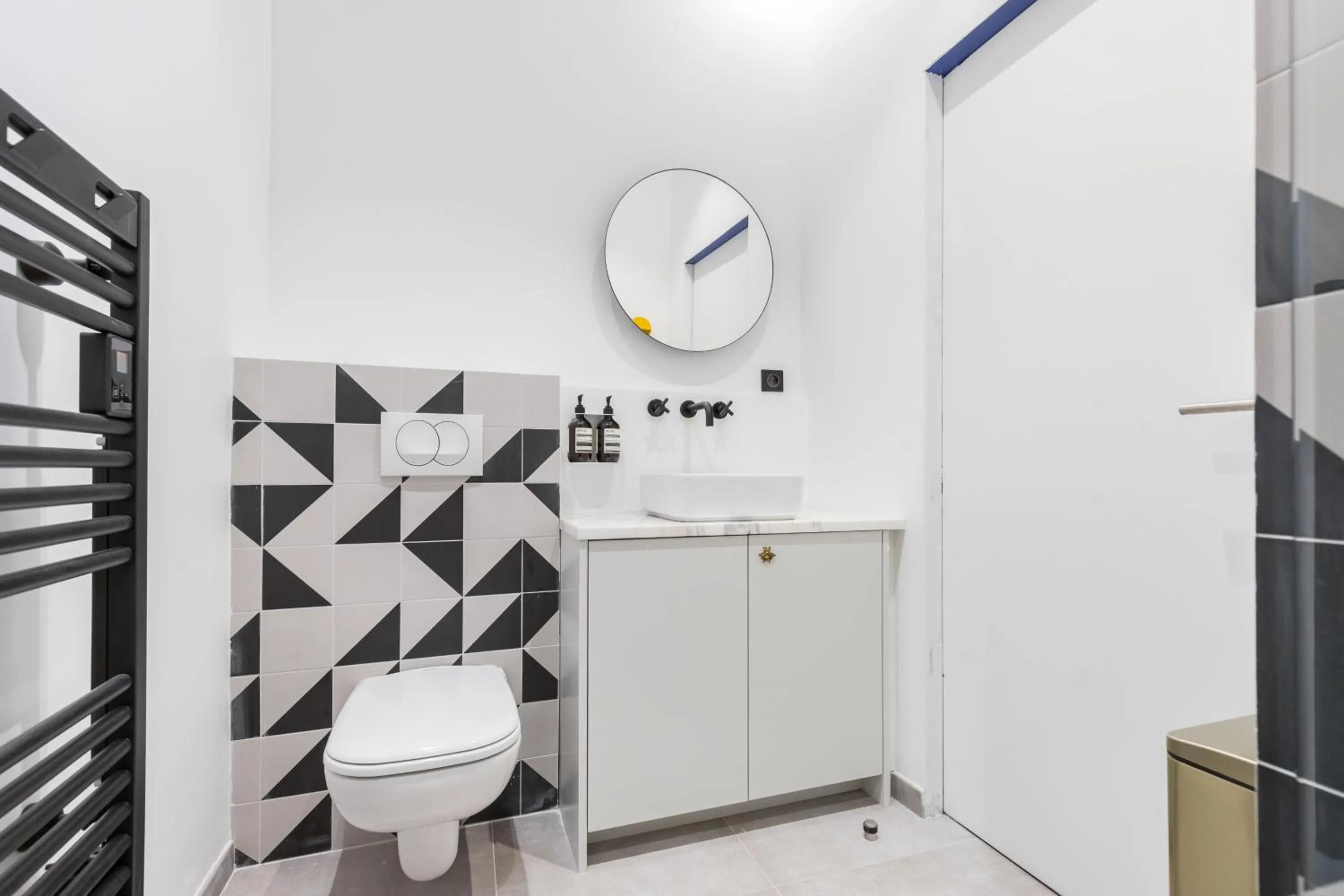 Shower in L'Abeille - Boutique Apartments