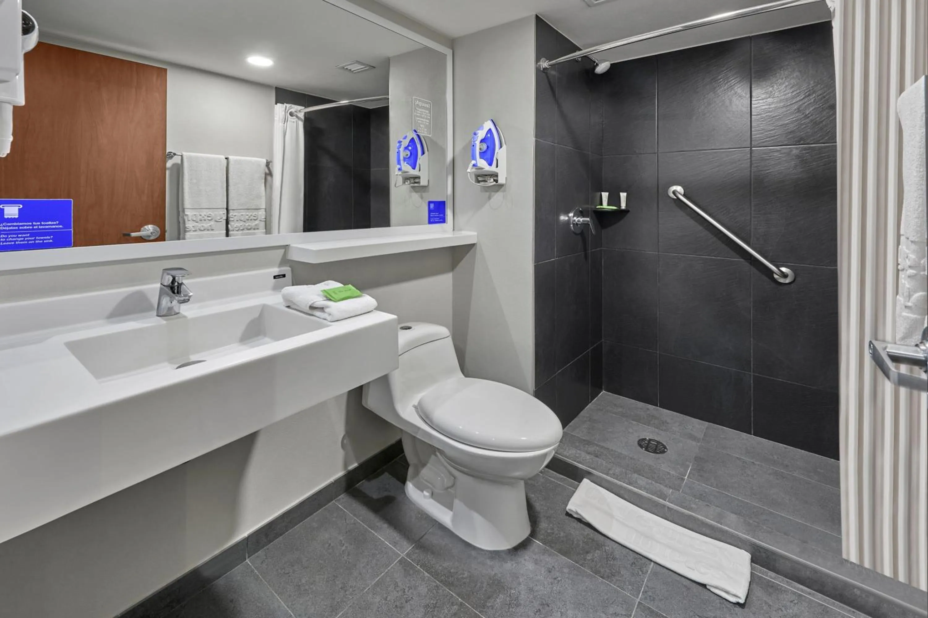 Bathroom in City Express by Marriott Tapachula