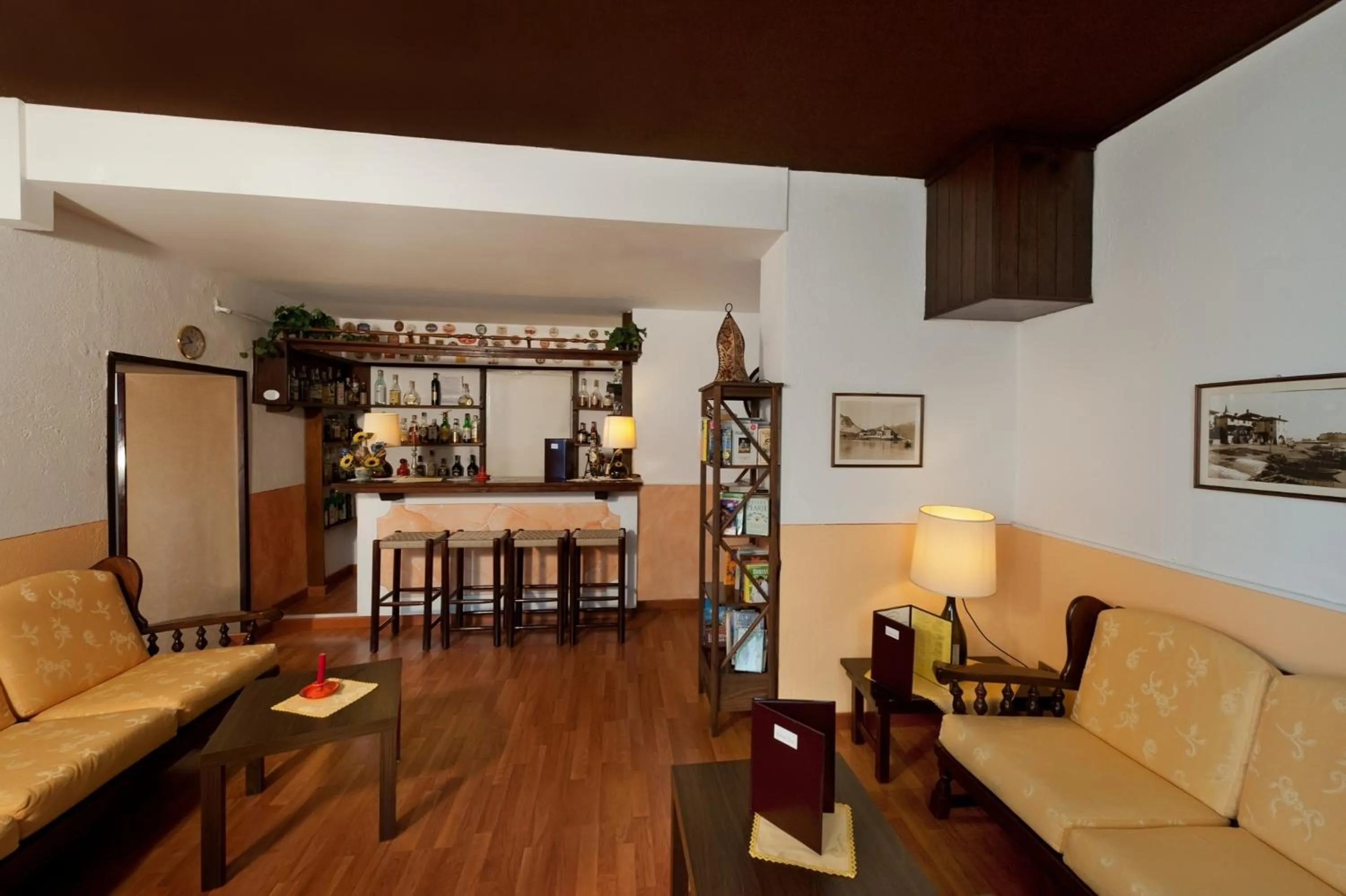 Library in Hotel Eden