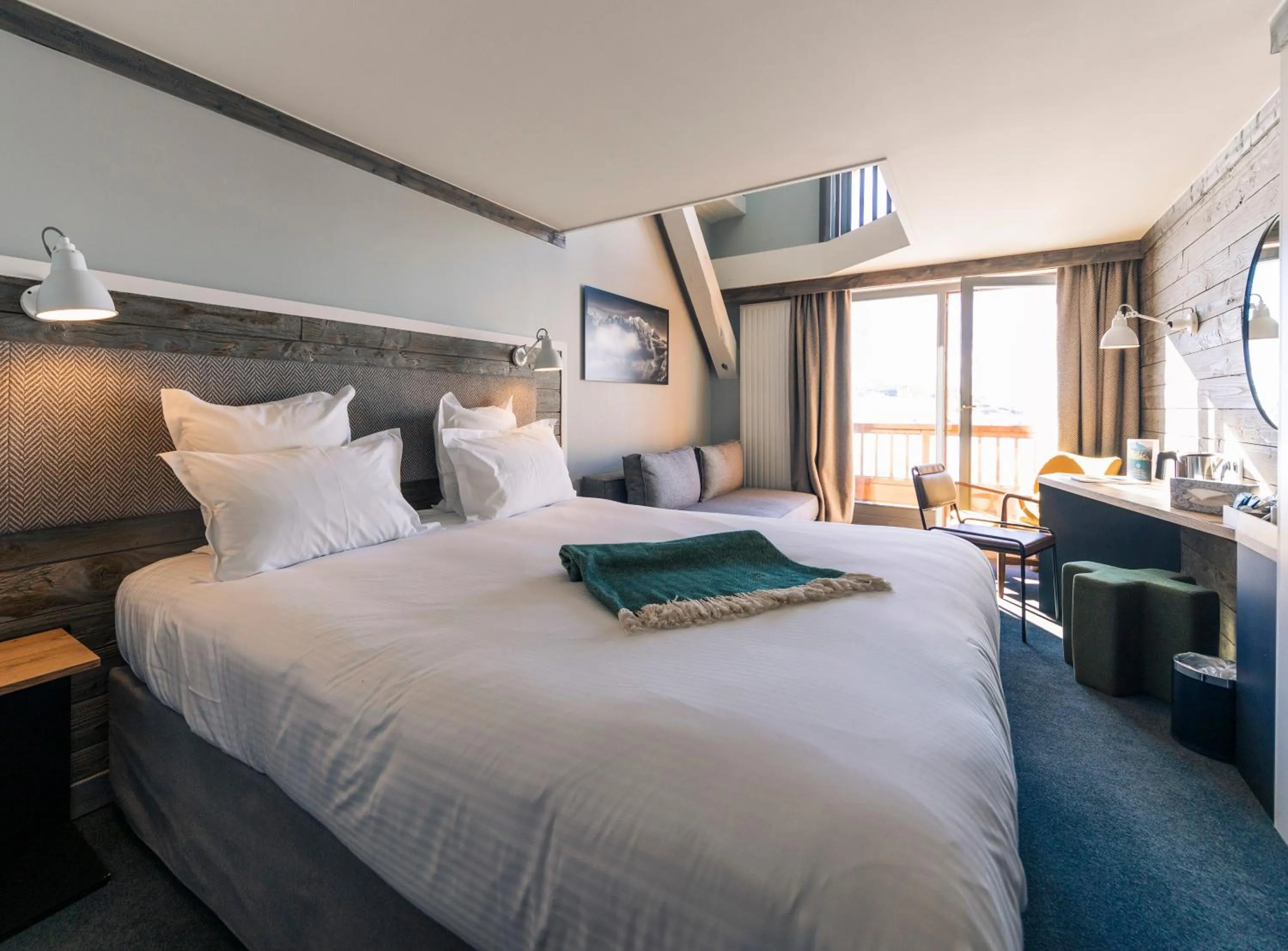 Bedroom, Bed in Hôtel Le Levanna by Les Etincelles