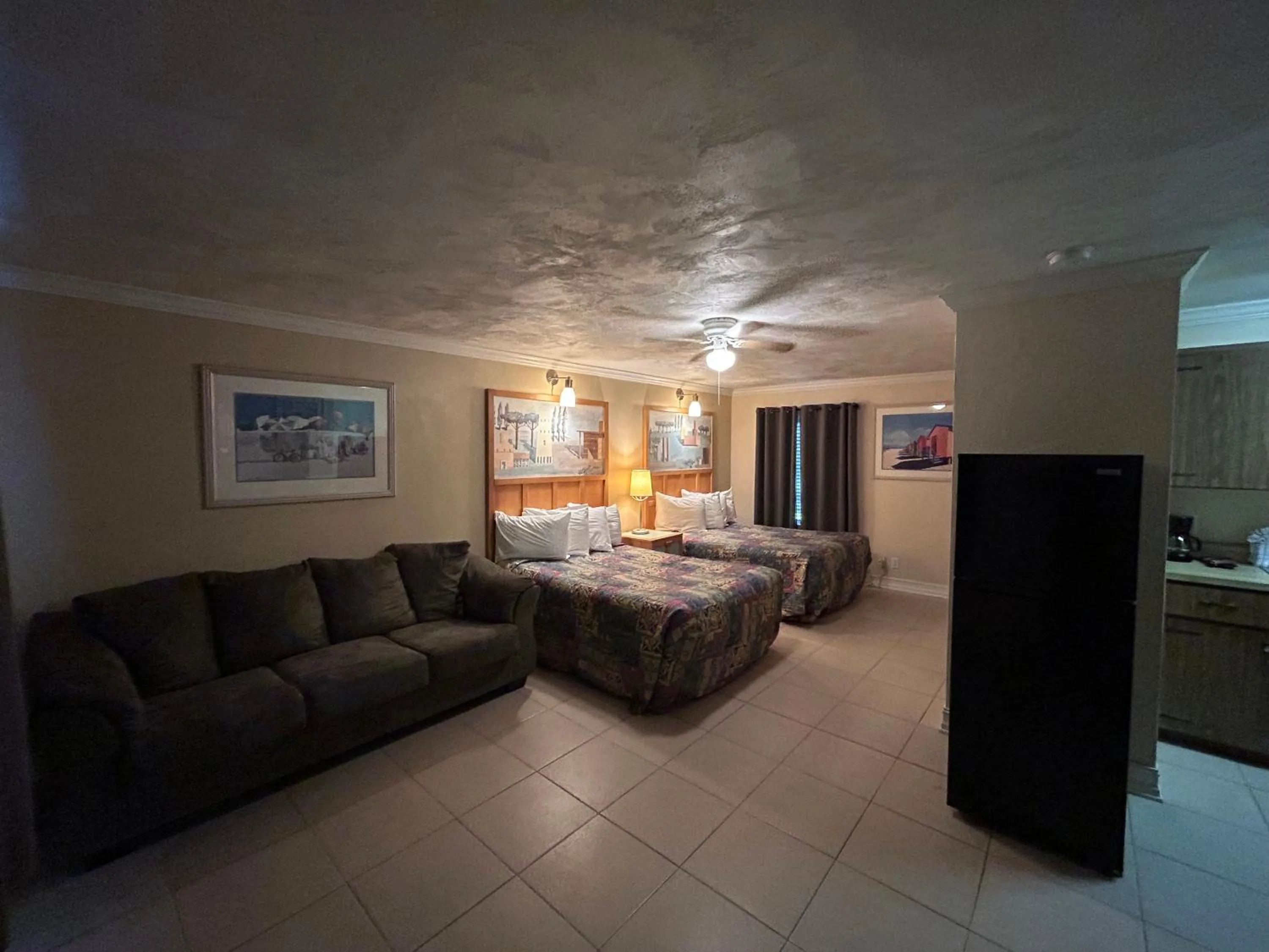 Photo of the whole room in Sea Vista Motel