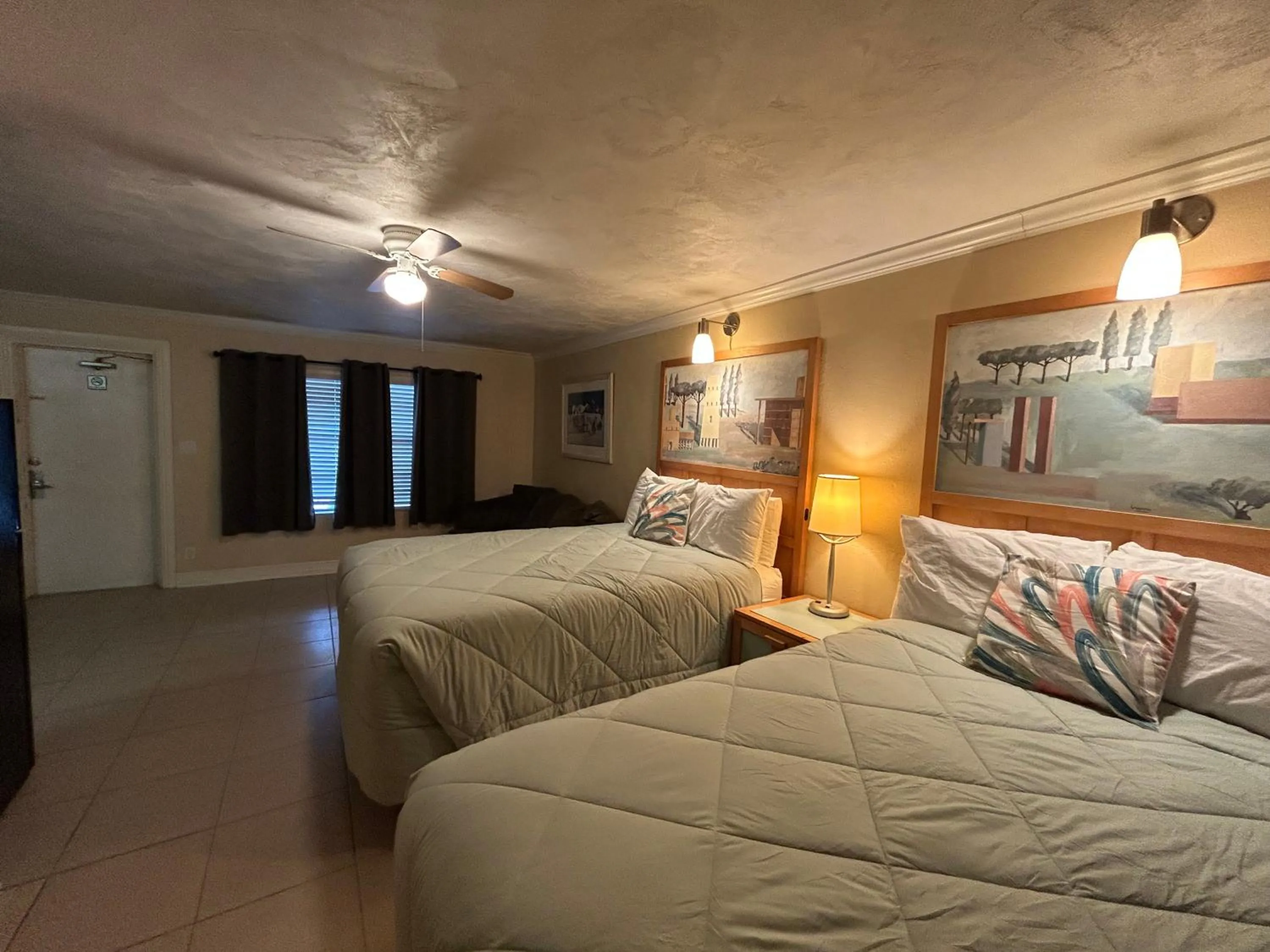 Bed in Sea Vista Motel