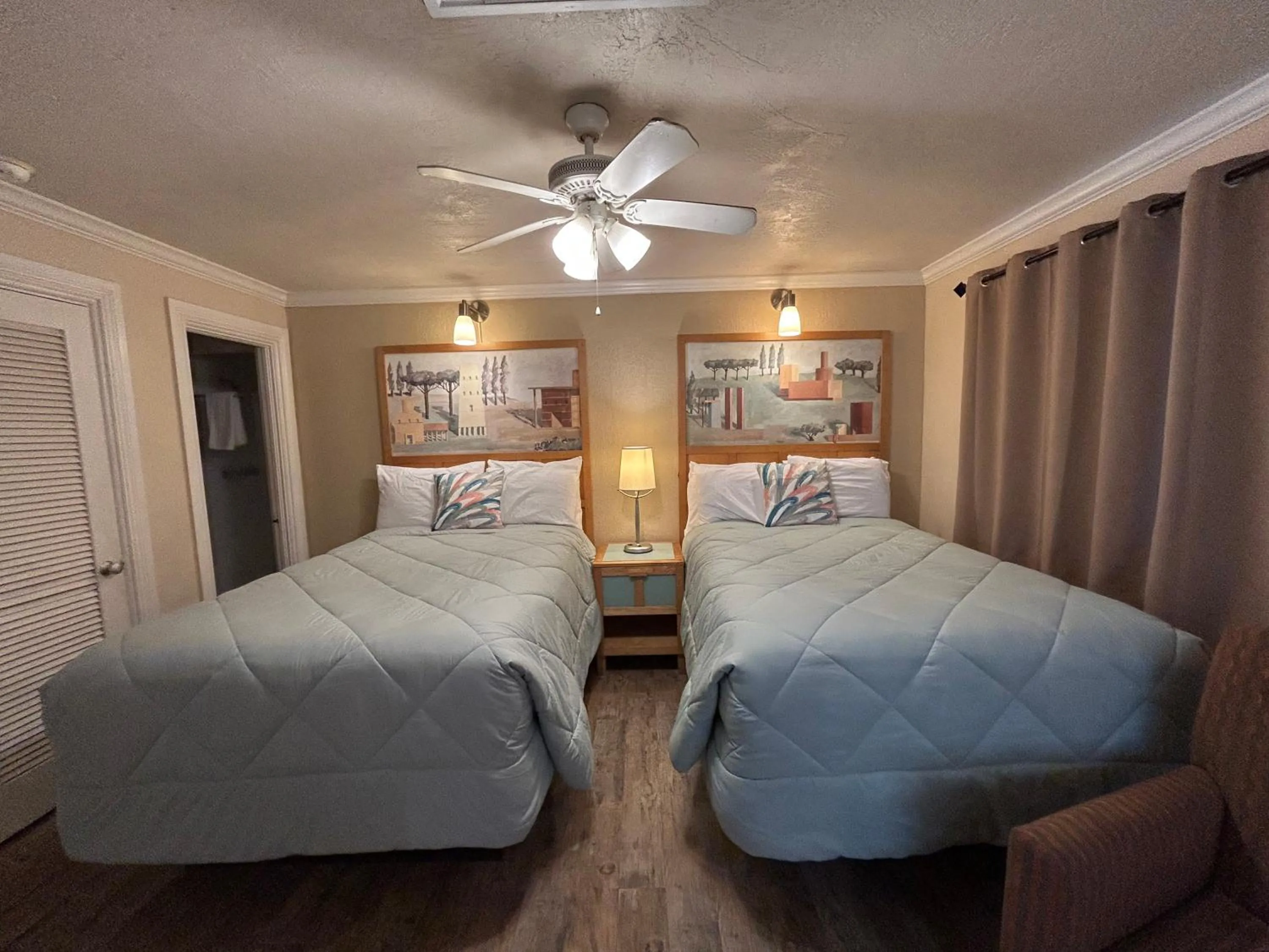 Bed in Sea Vista Motel